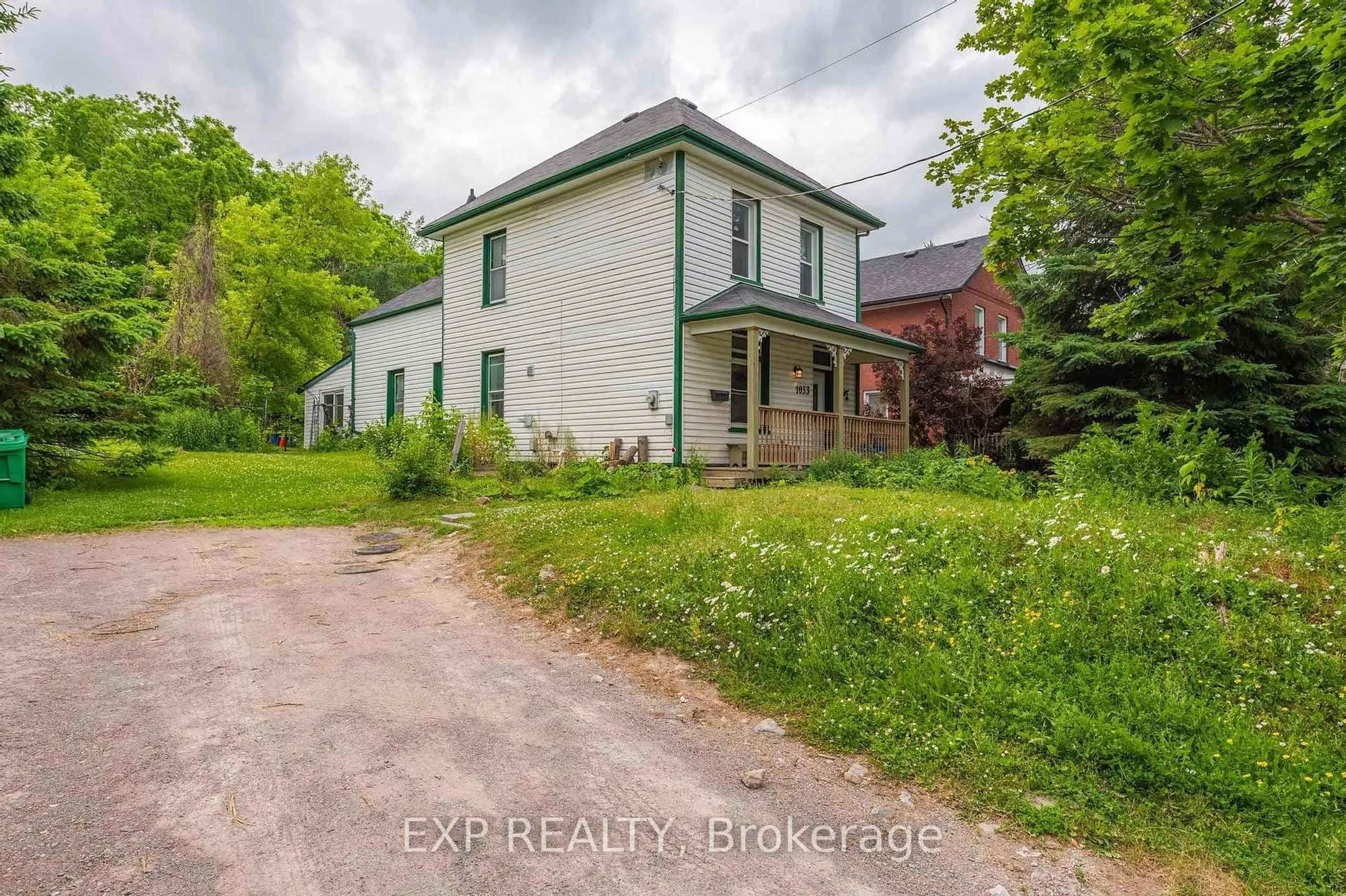 A pic from outside/outdoor area/front of a property/back of a property/a pic from drone, building for 1033 Water St, Peterborough North Ontario K9H 3P5