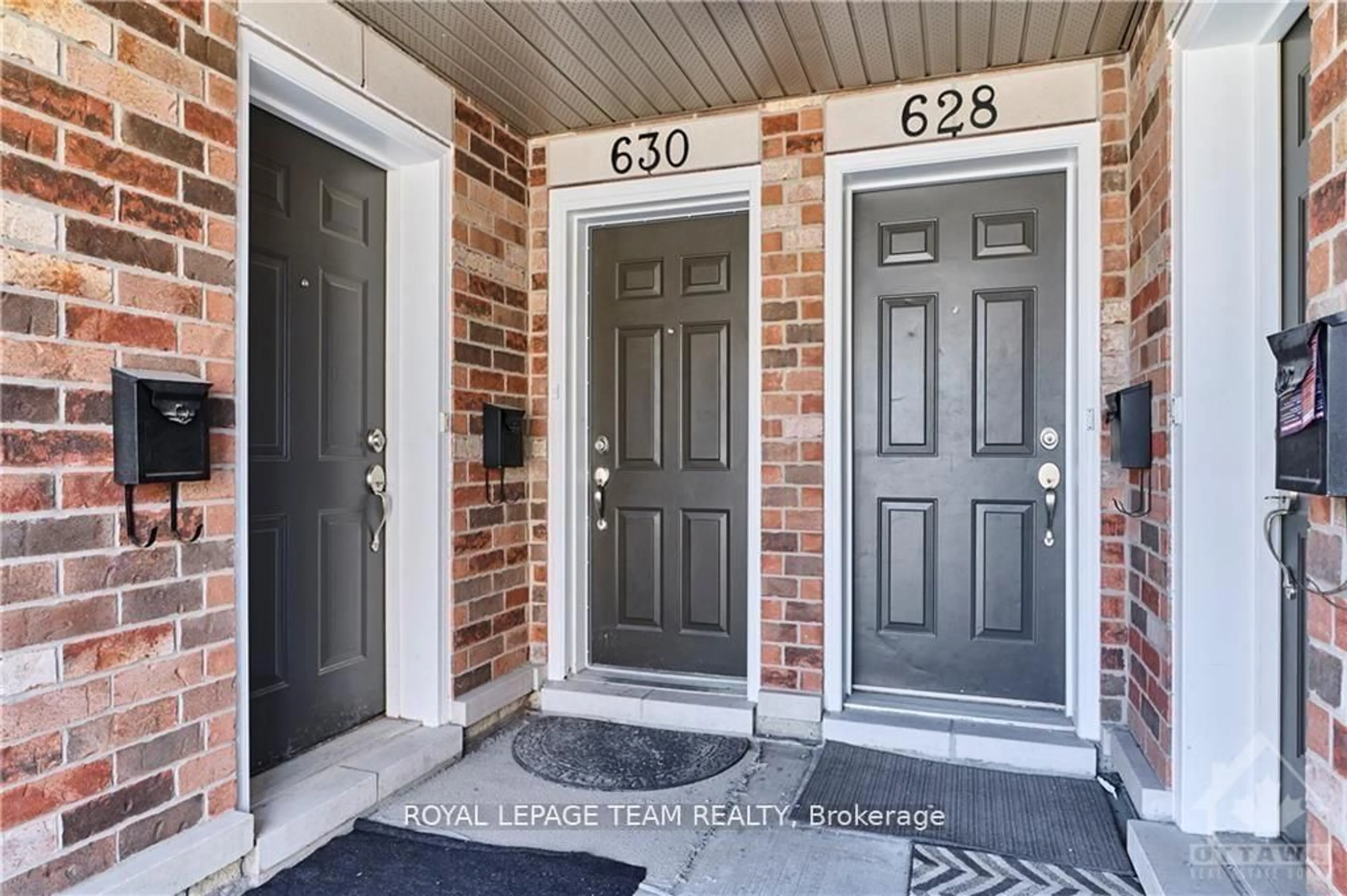 Indoor entryway for 630 Danaca Private, Ottawa Ontario K1K 2V7