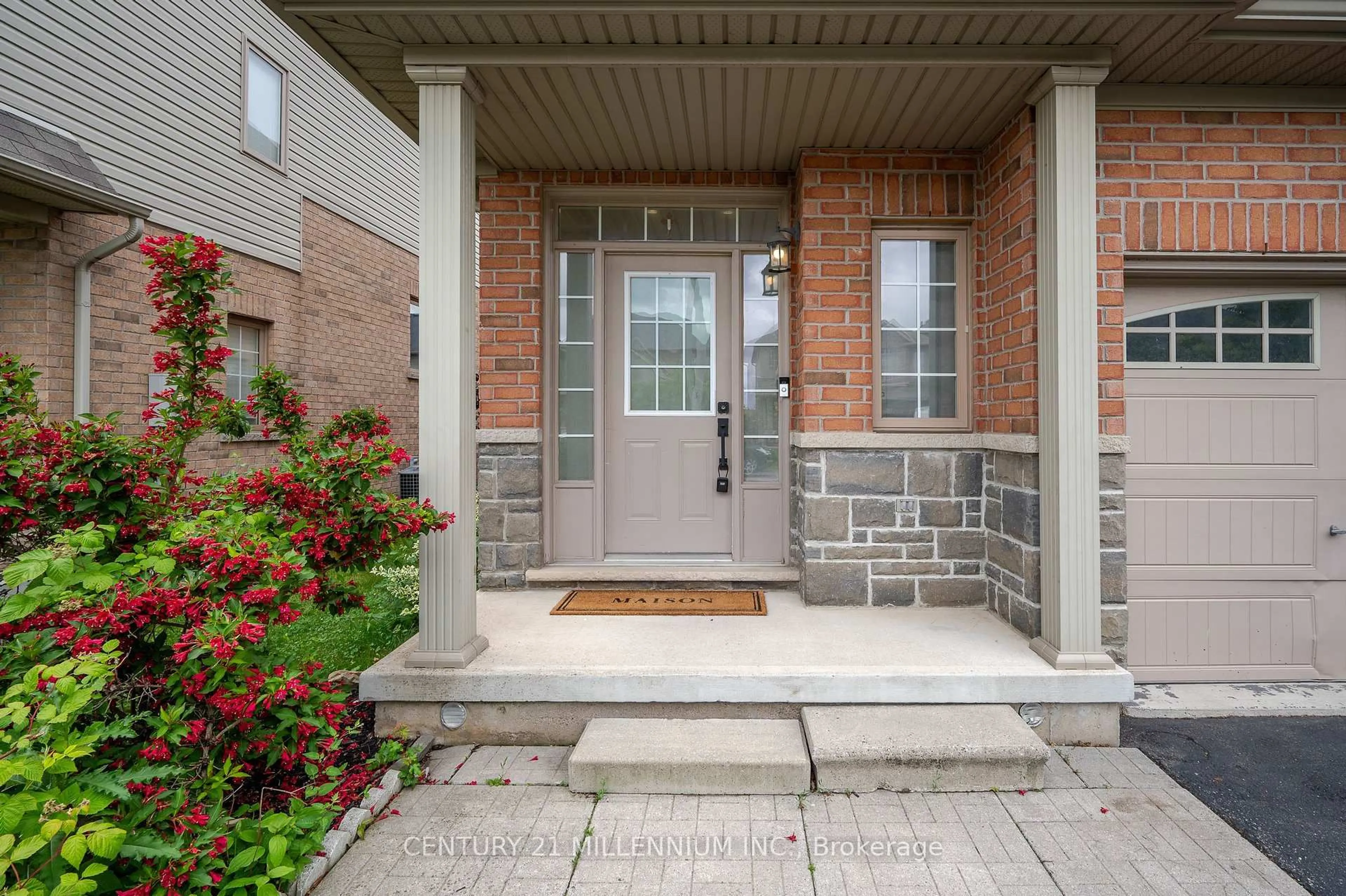 Indoor entryway for 43 Bankfield Cres, Hamilton Ontario L8J 0C1