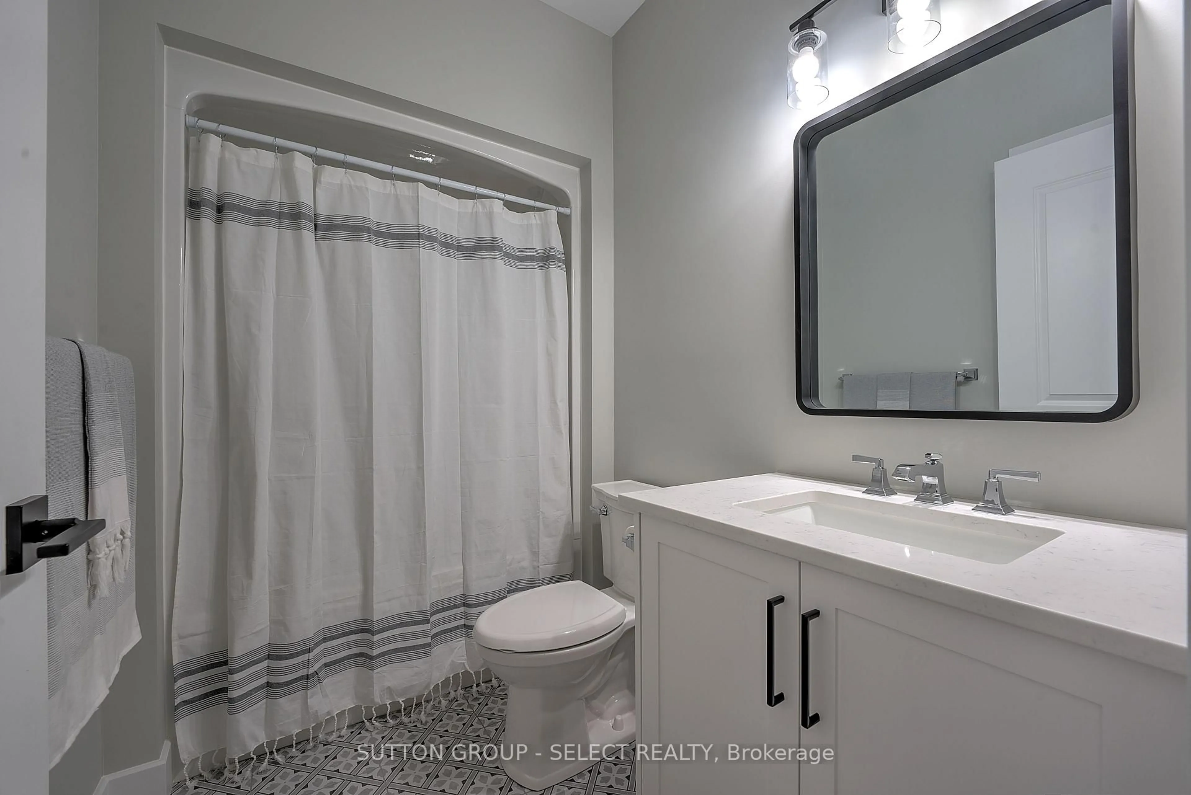 Standard bathroom, ceramic/tile floor for 15 JOHN St, Bluewater Ontario N0M 2T0