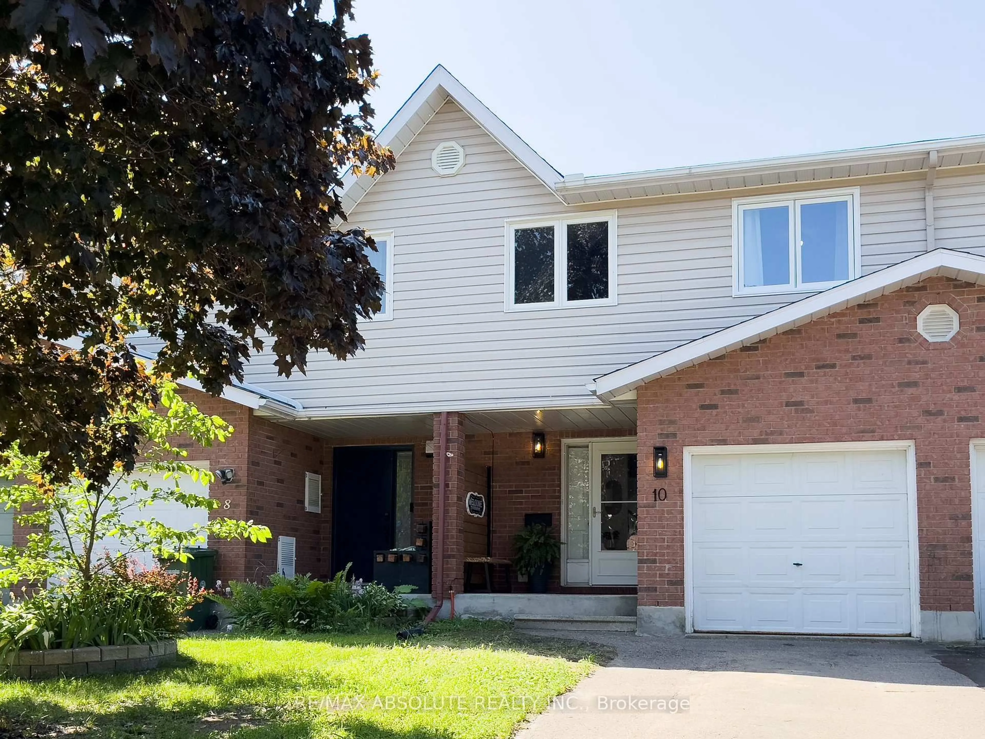 Home with brick exterior material, street for 10 Vermont Meadows, Petawawa Ontario K8H 3N3