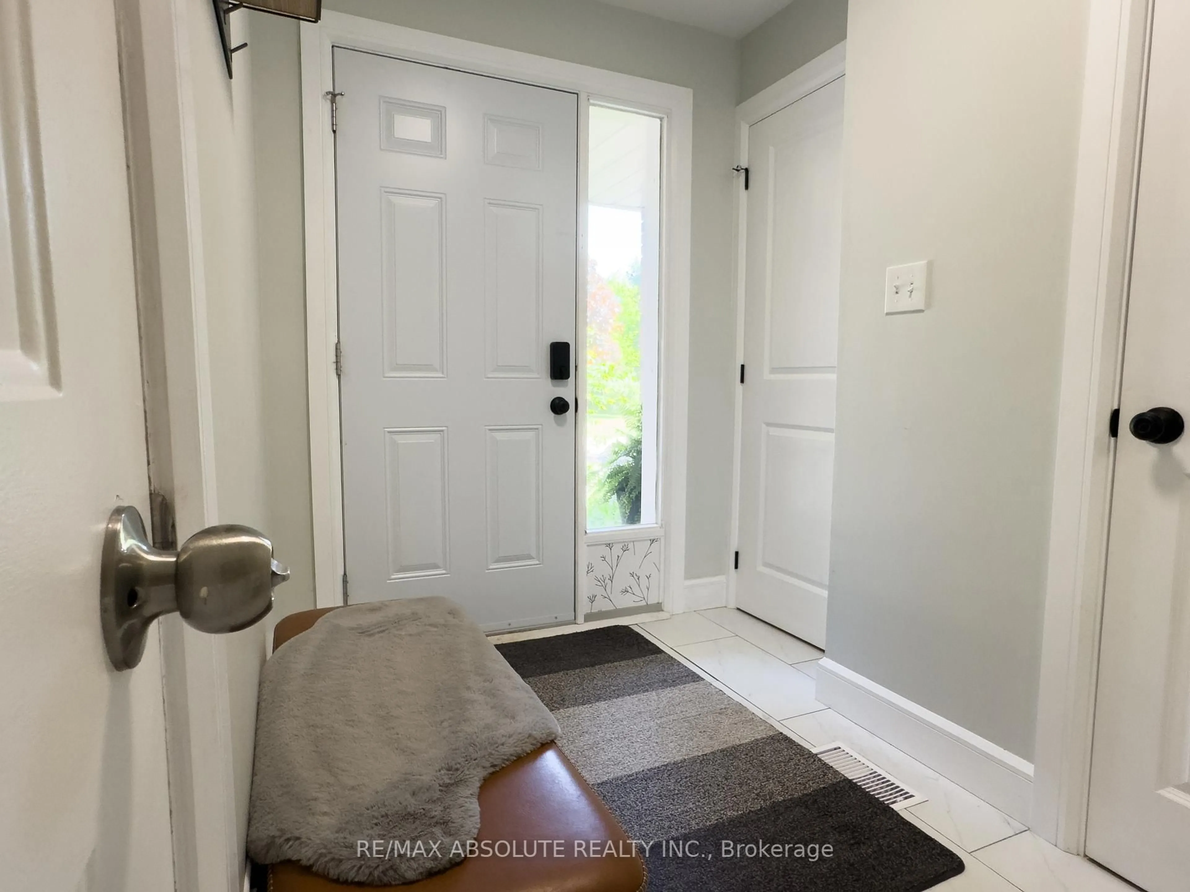 Indoor entryway for 10 Vermont Meadows, Petawawa Ontario K8H 3N3