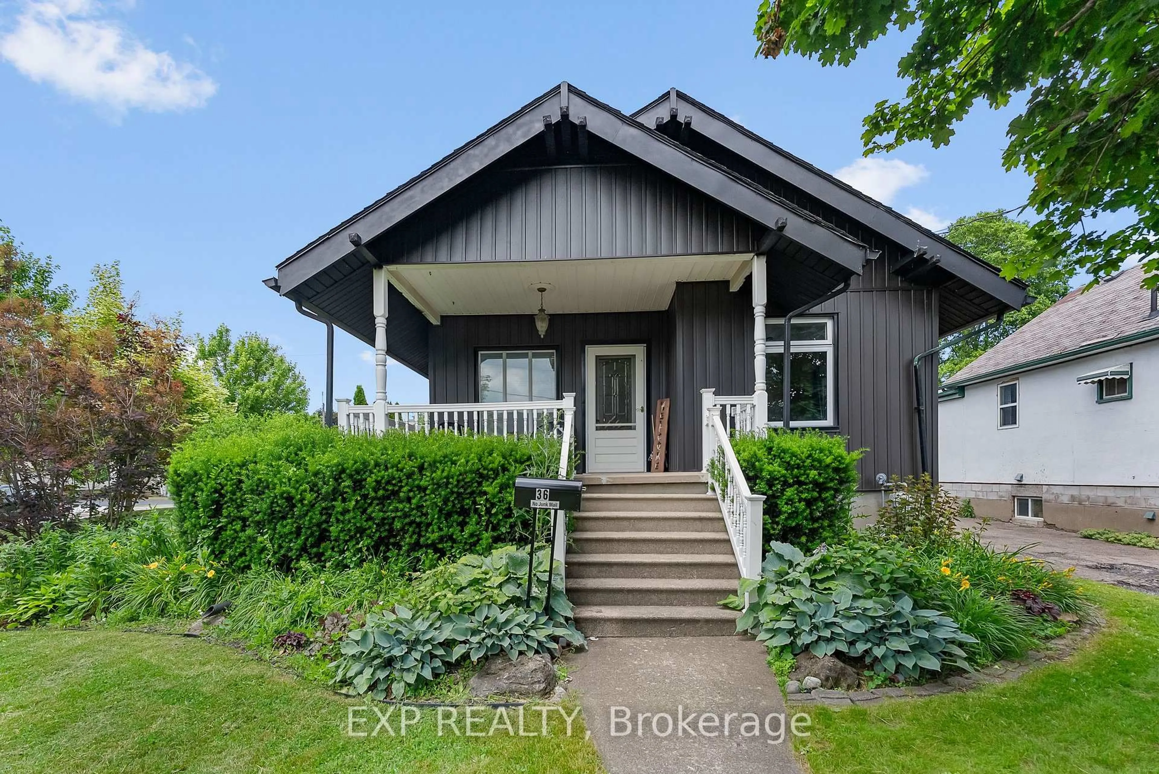 Home with vinyl exterior material, unknown for 36 St. David St, Thorold Ontario L2V 2L2