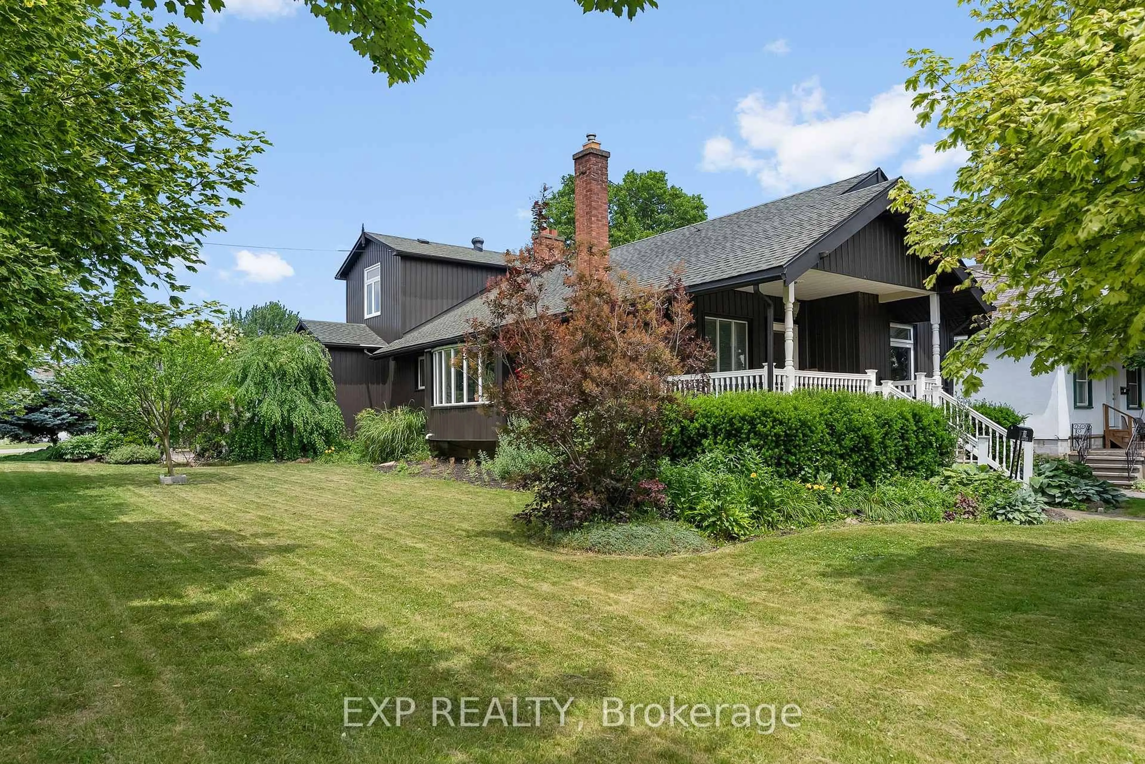 A pic from outside/outdoor area/front of a property/back of a property/a pic from drone, unknown for 36 St. David St, Thorold Ontario L2V 2L2
