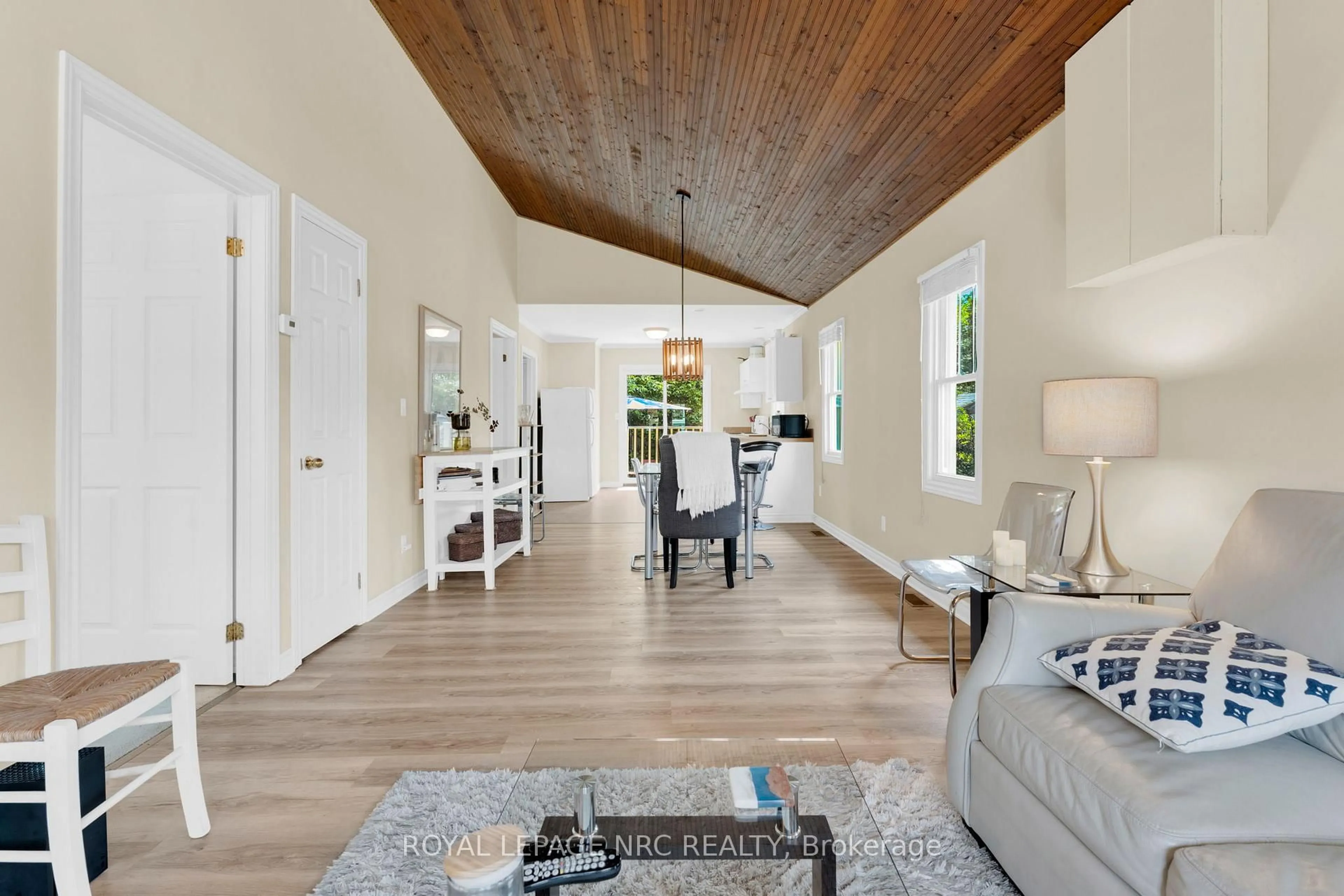 Indoor entryway for 3829 BRUNSWICK Ave, Fort Erie Ontario L0S 1B0