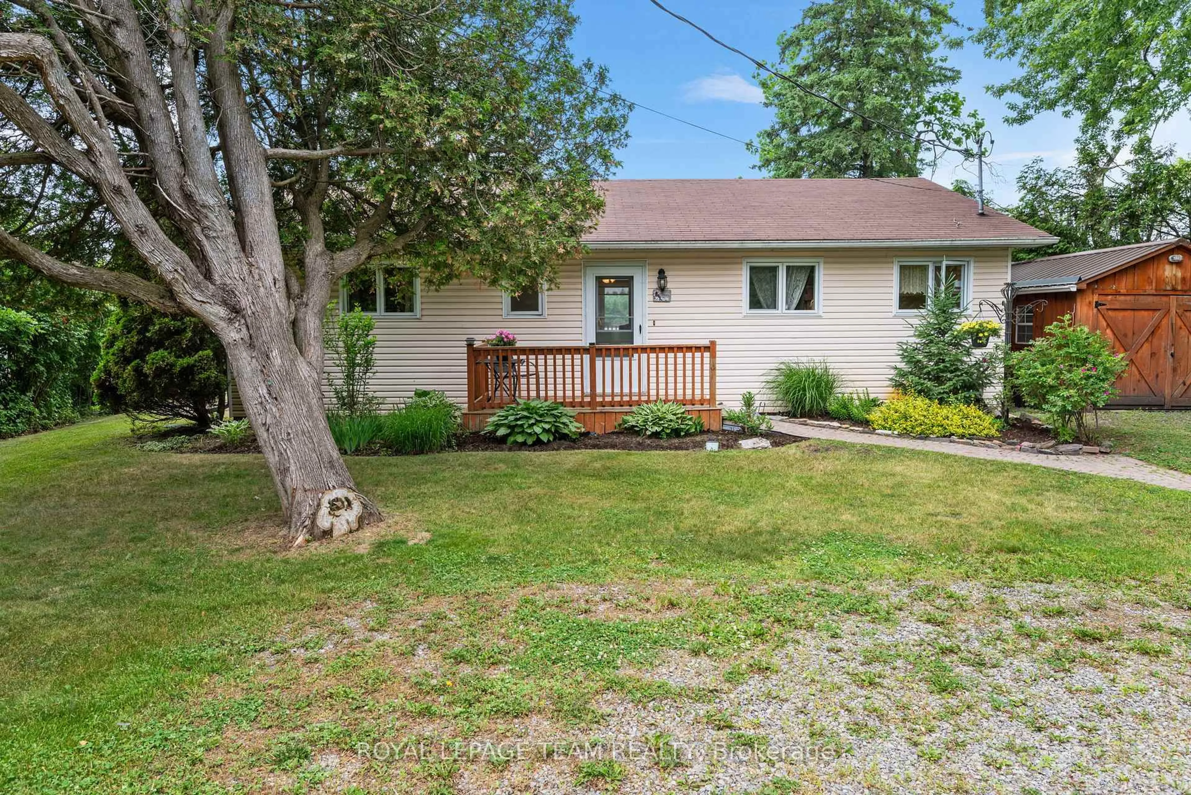 A pic from outside/outdoor area/front of a property/back of a property/a pic from drone, street for 2733 Rideau Glen Lane, North Grenville Ontario K0G 1J0