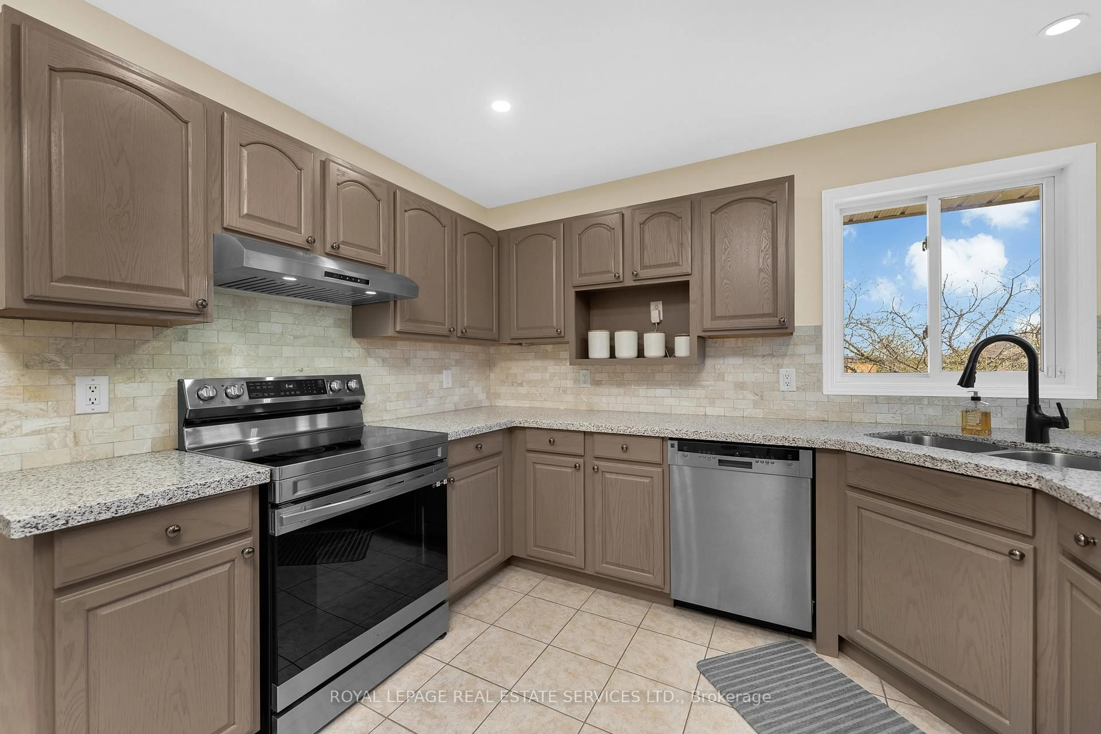 Open concept kitchen, ceramic/tile floor for 185 Amy Croft Dr, Lakeshore Ontario N9K 1E3