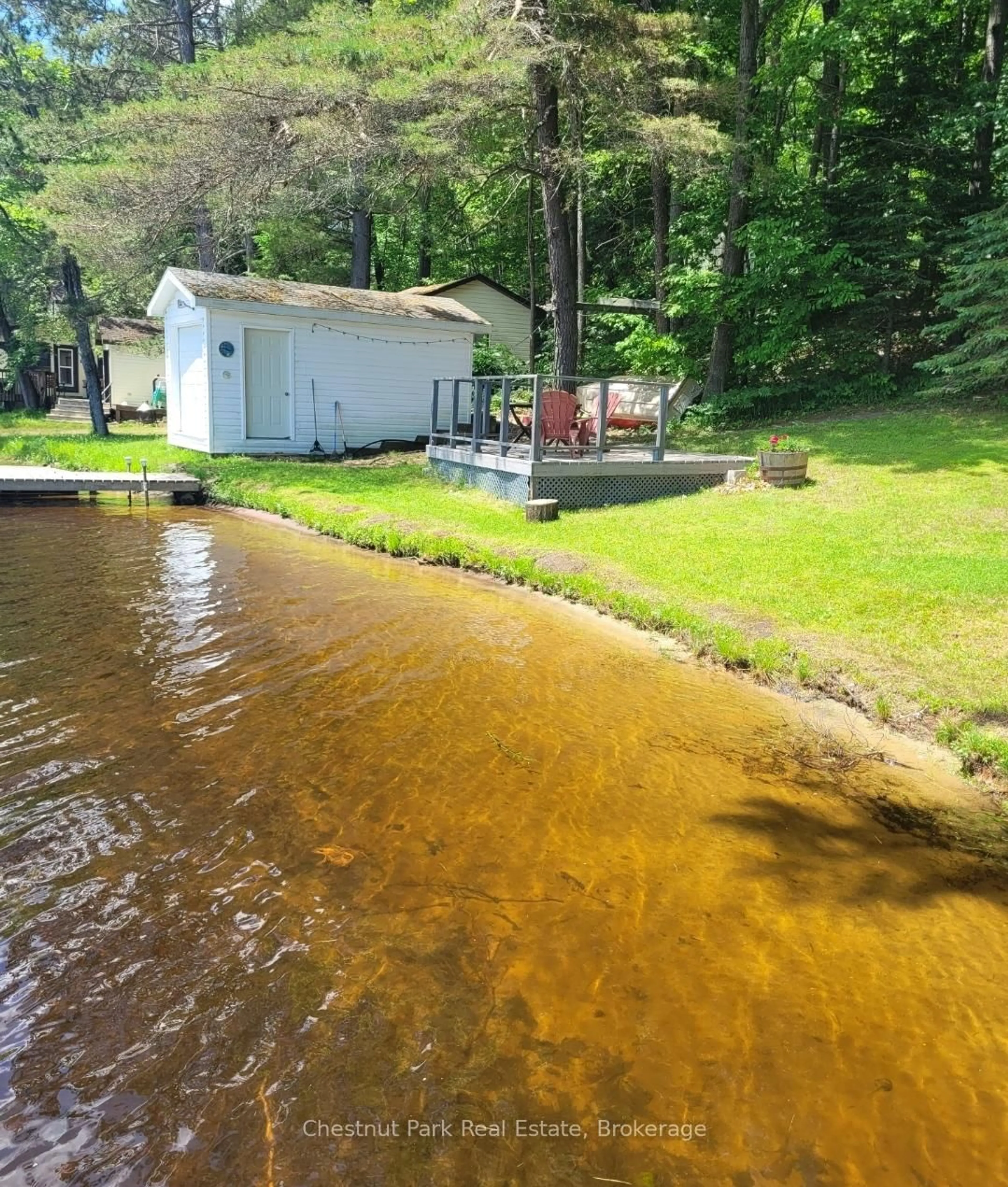 A pic from outside/outdoor area/front of a property/back of a property/a pic from drone, water/lake/river/ocean view for 1038 FITCHETT Lane, Gravenhurst Ontario P1P 1R3