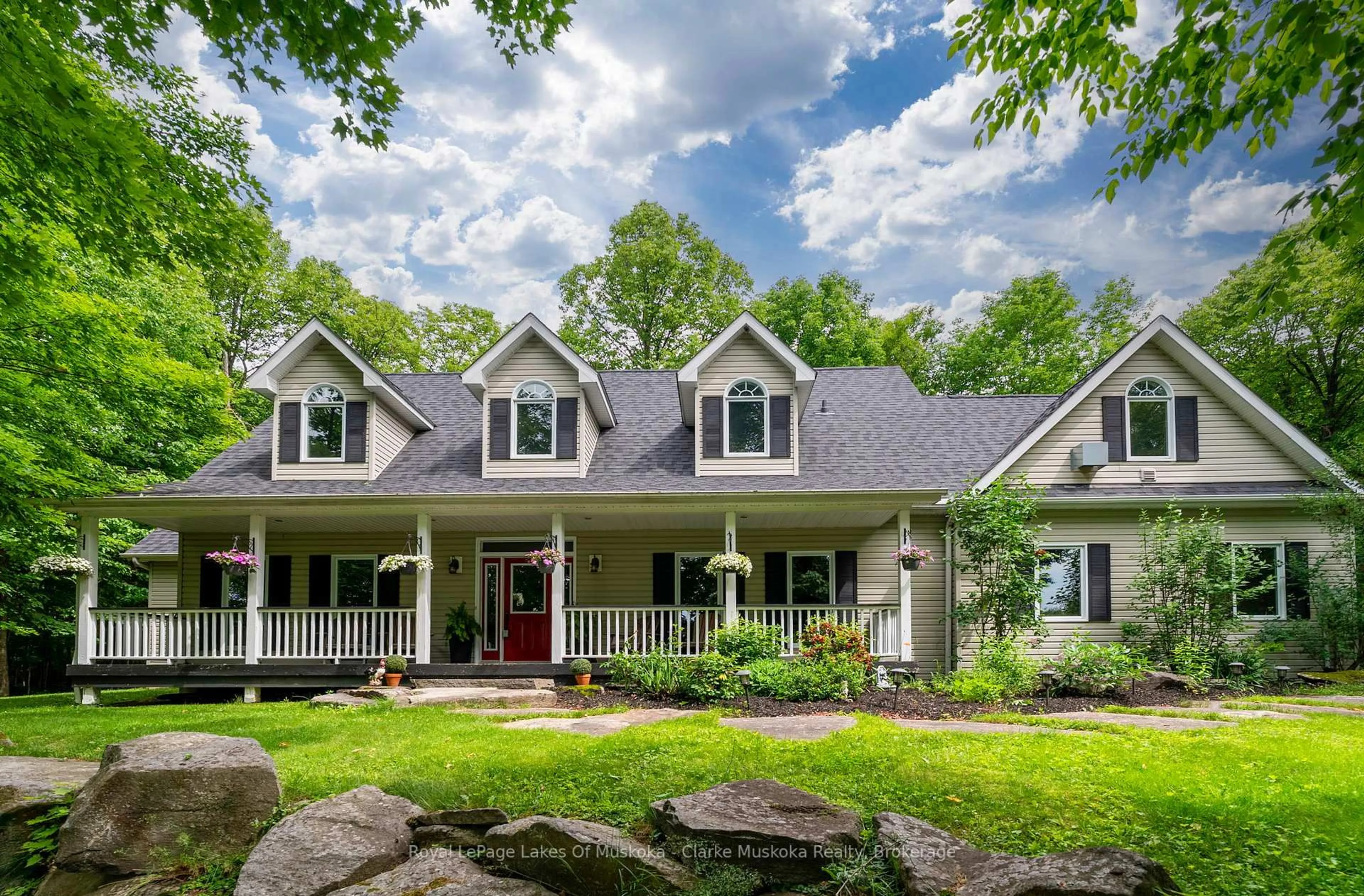 Home with vinyl exterior material, mountain view for 1259 GOLF COURSE Rd, Lake of Bays Ontario P1H 2J6