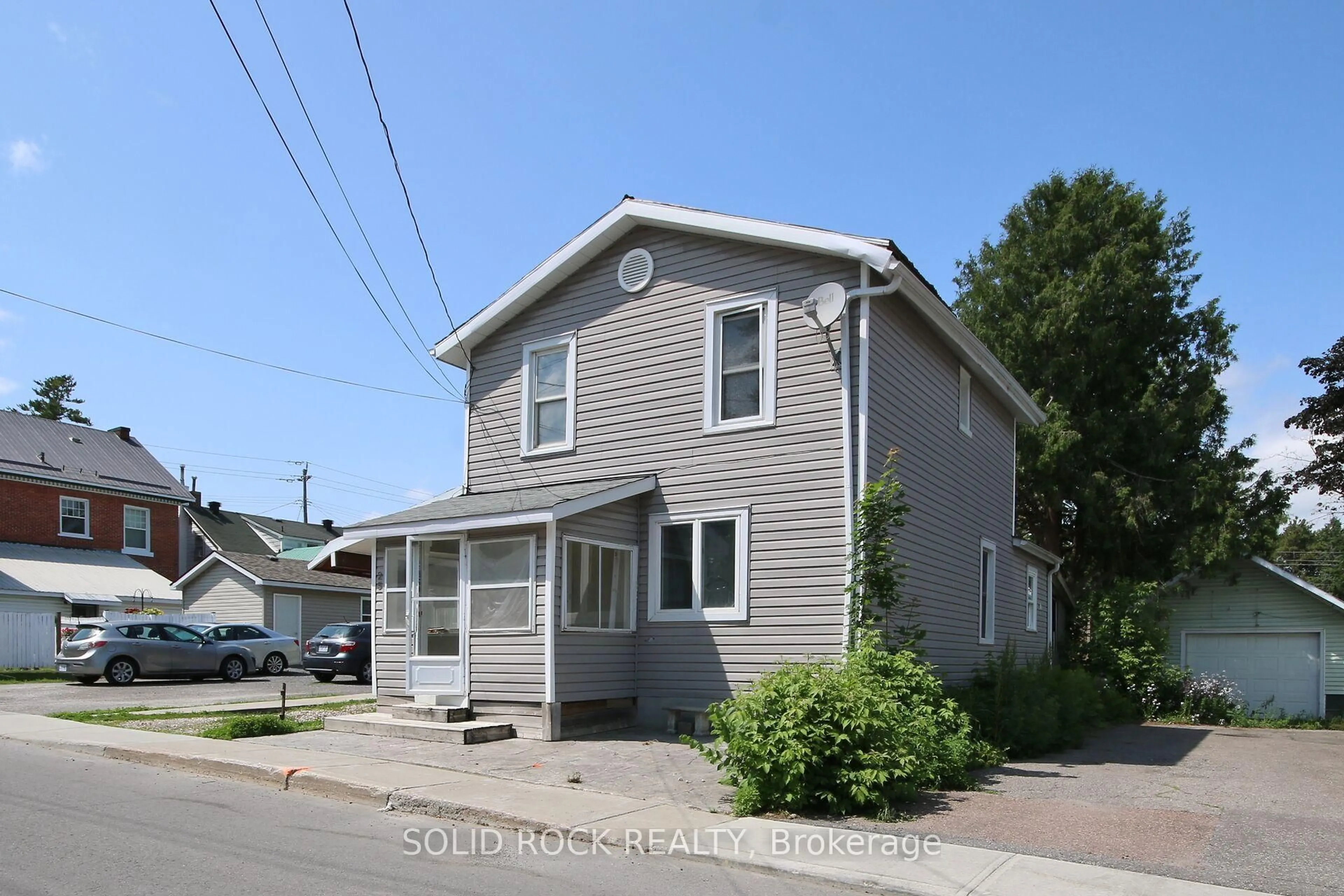 Home with vinyl exterior material, street for 25 Burwash St, Arnprior Ontario K7S 1V1