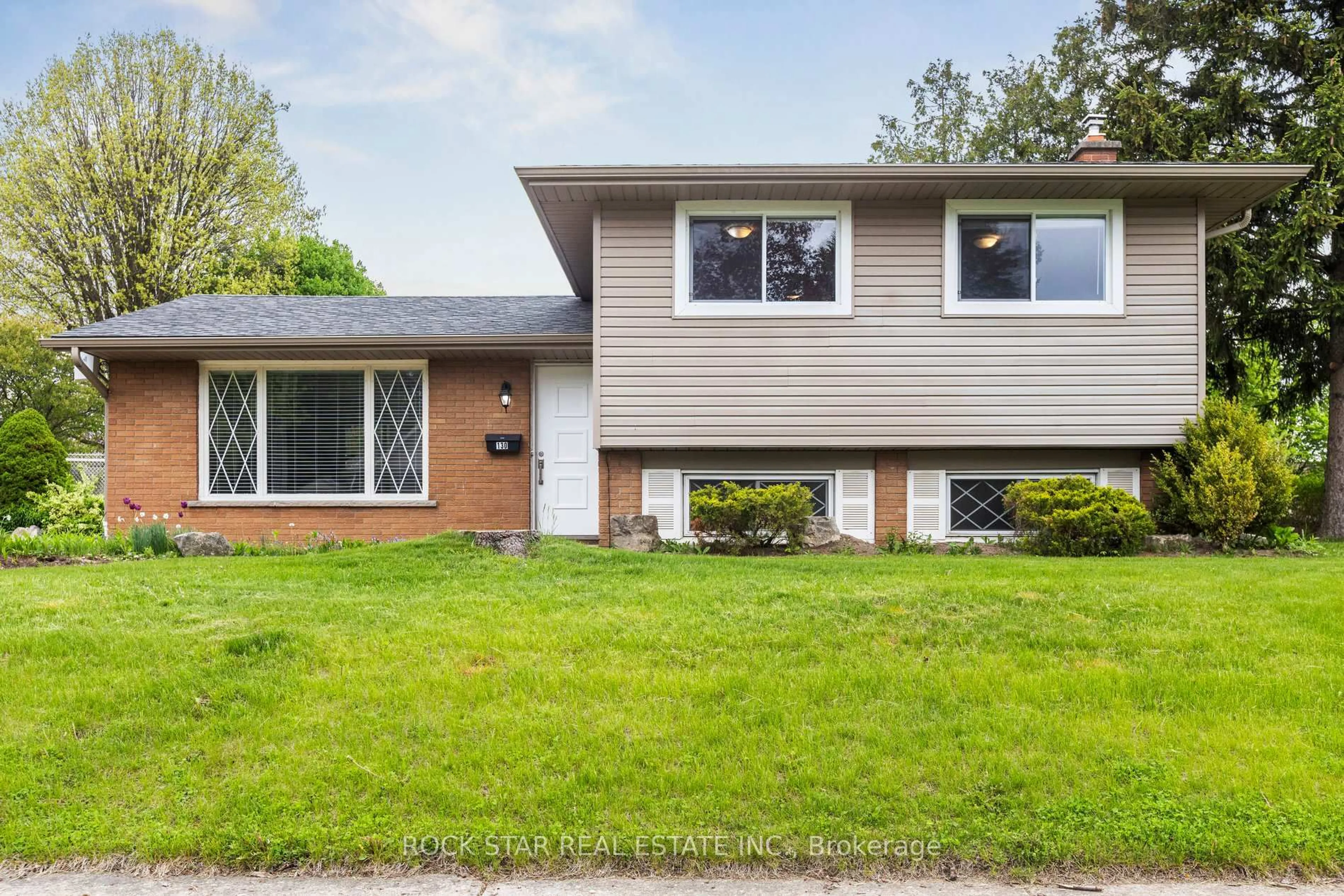 Home with brick exterior material, street for 130 Hudson Cres, Kitchener Ontario N2B 2V9