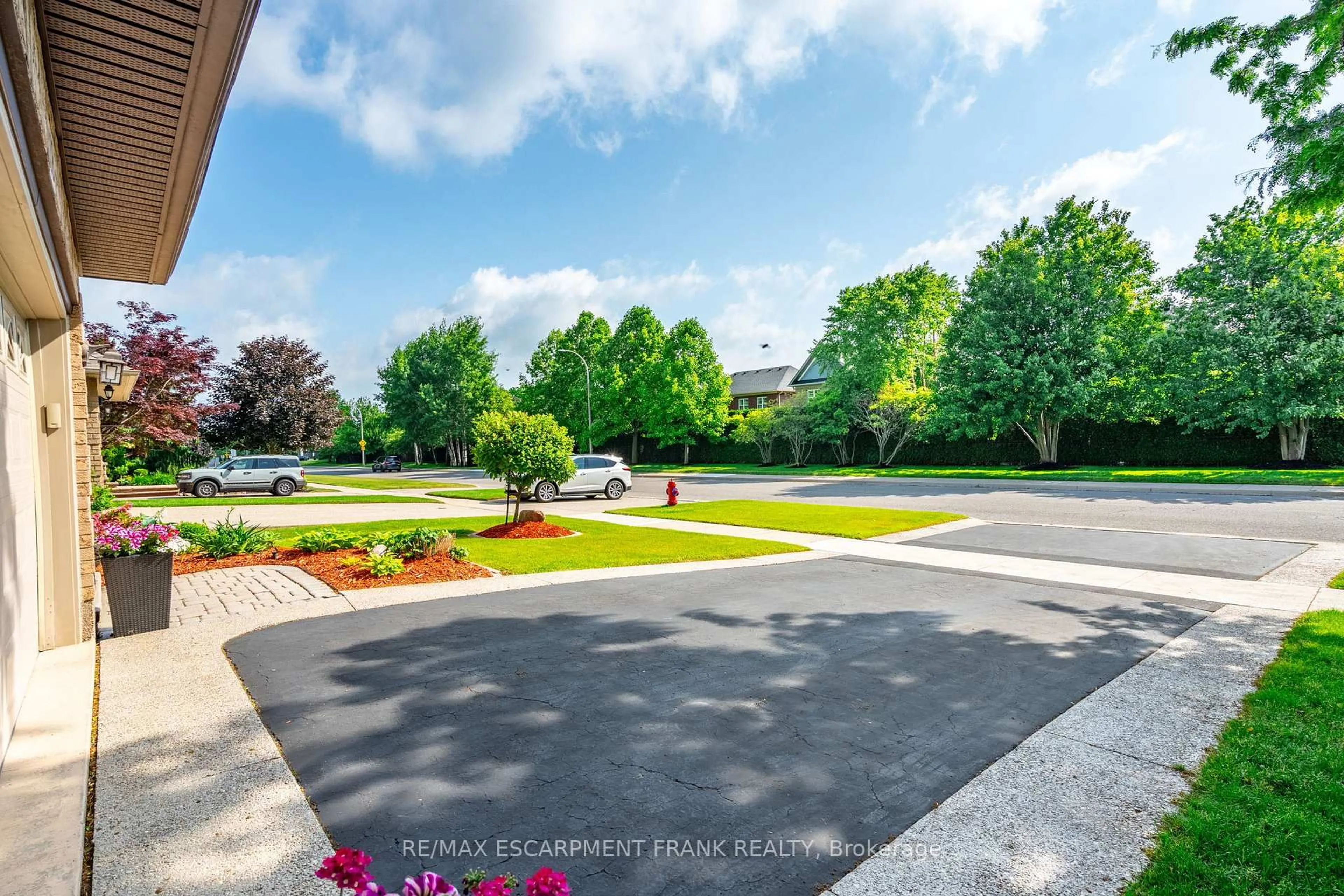 Patio, street for 308 KITTY MURRAY Lane, Hamilton Ontario L9K 1N6