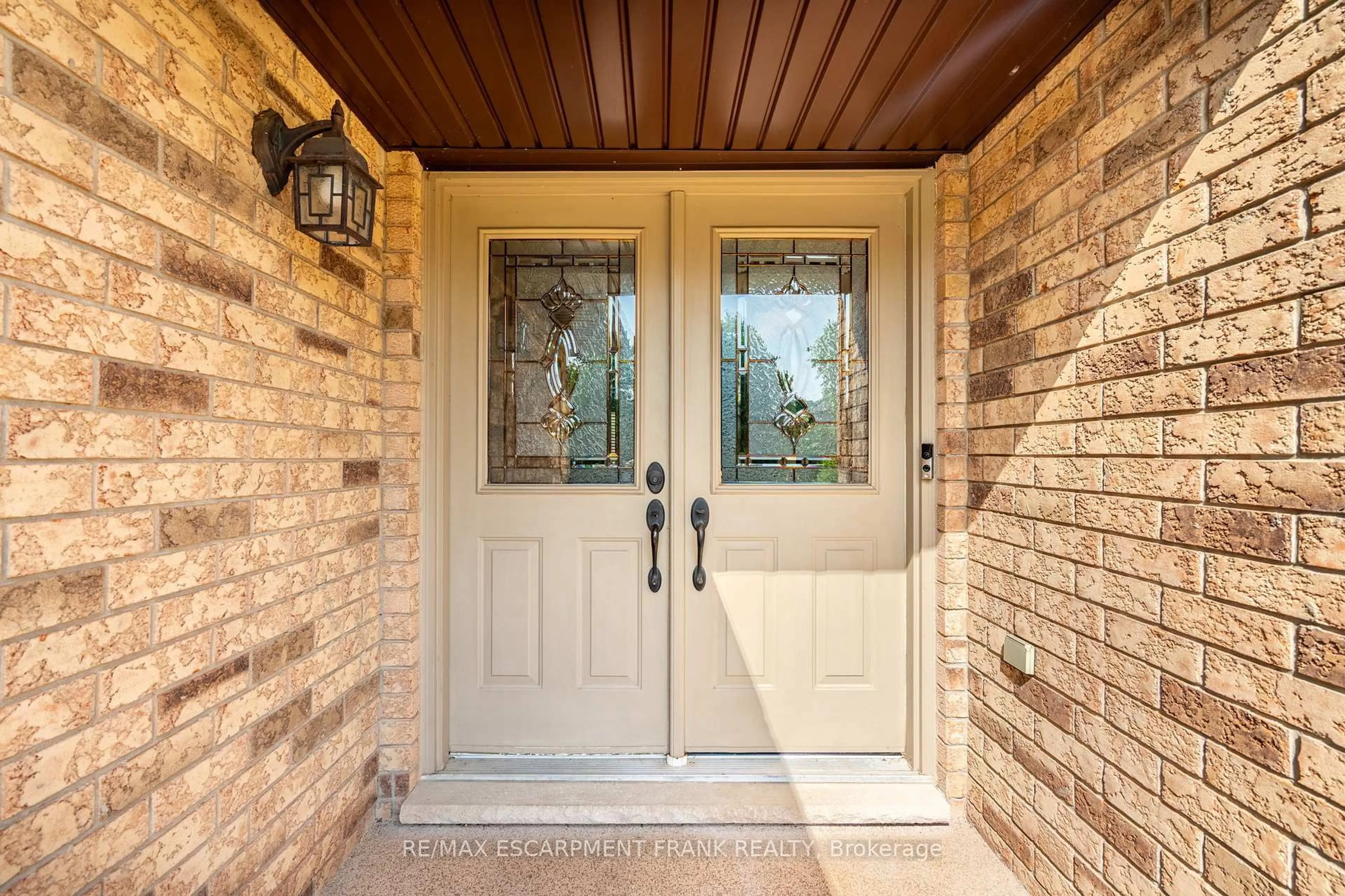 Indoor entryway for 308 KITTY MURRAY Lane, Hamilton Ontario L9K 1N6