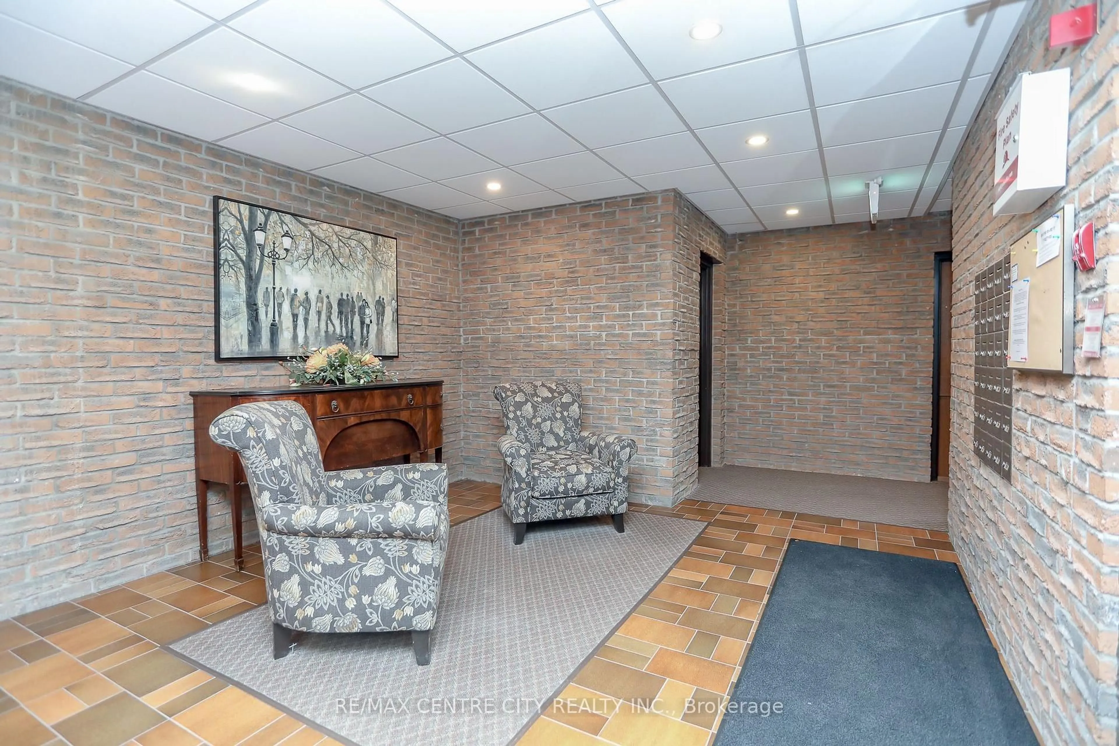 Unknown for 300 Everglade Cres #220, London North Ontario N6H 4P8