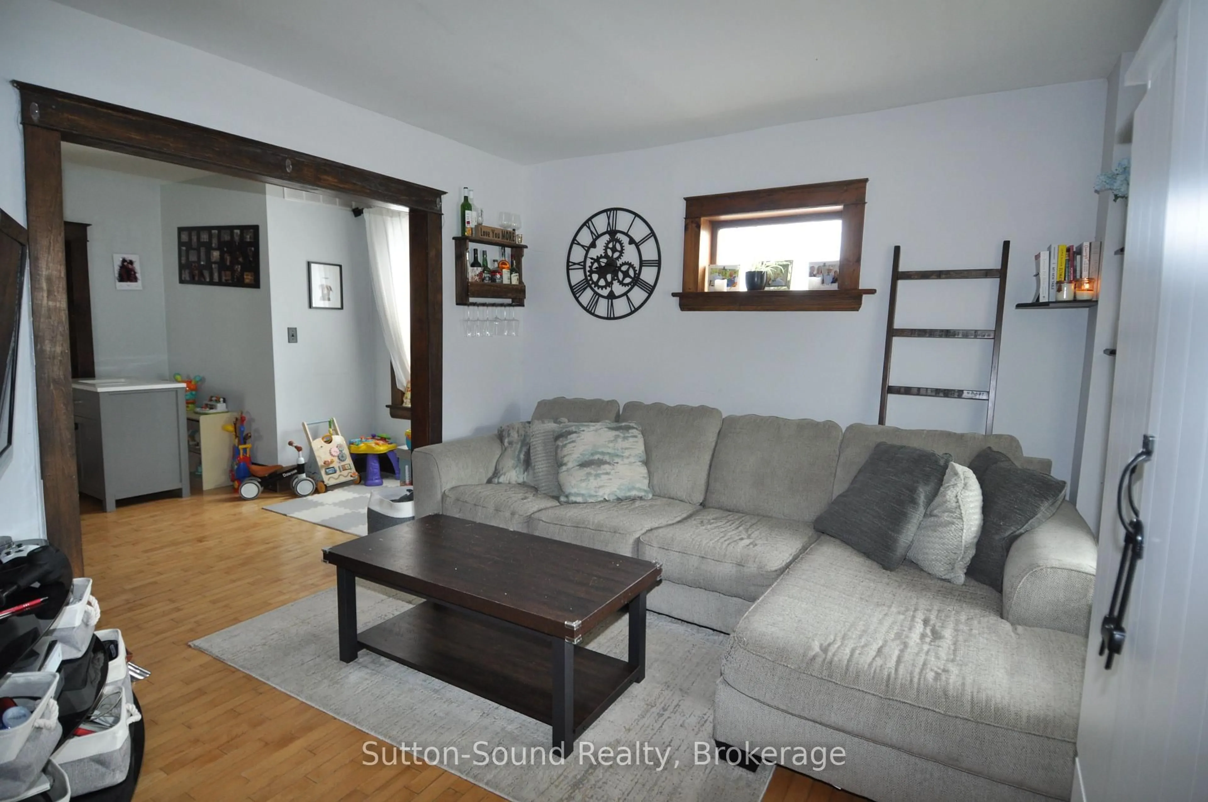 Living room with furniture, unknown for 534 17th St, Owen Sound Ontario N4K 4B7