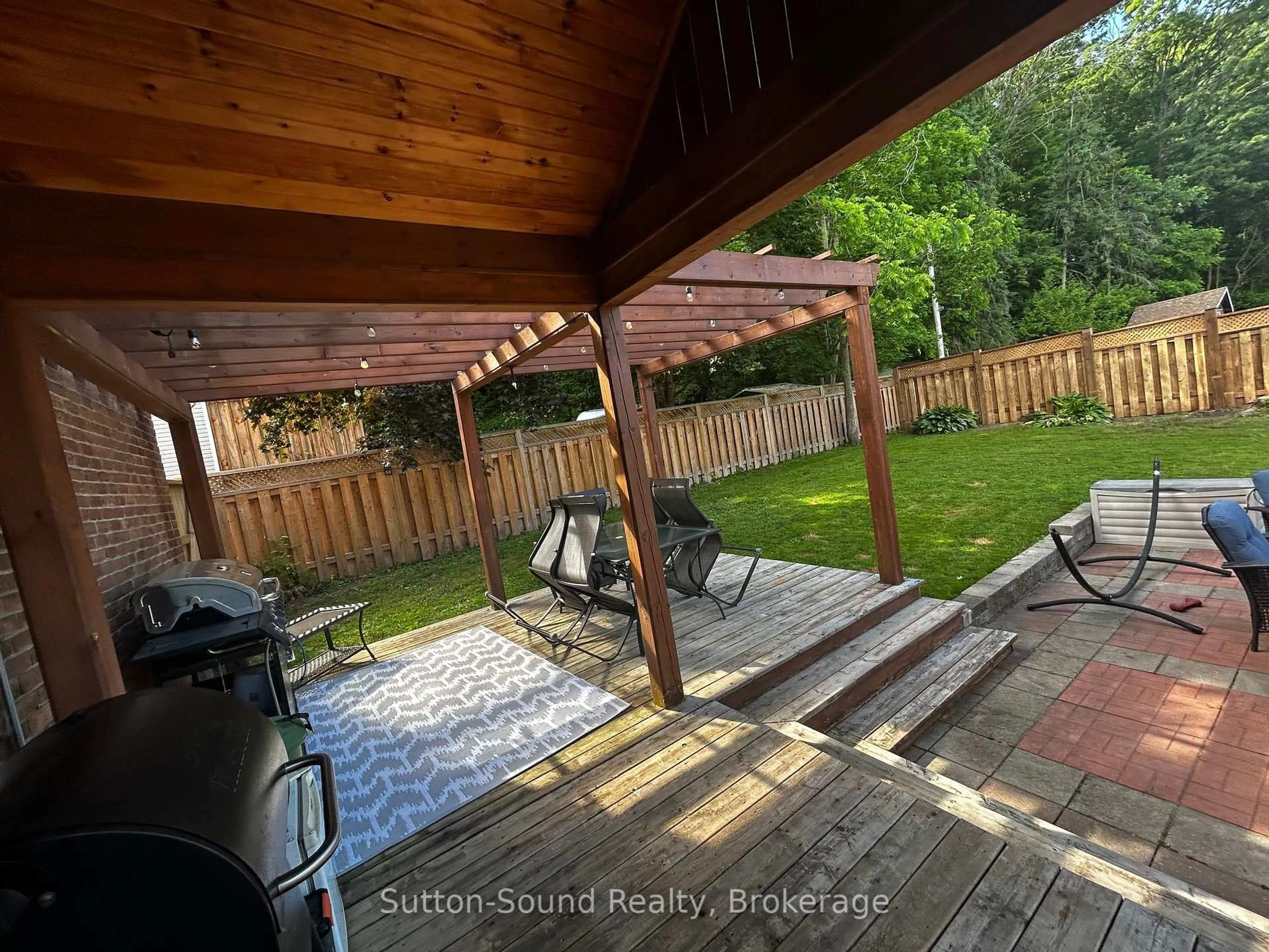 Patio, unknown for 534 17th St, Owen Sound Ontario N4K 4B7