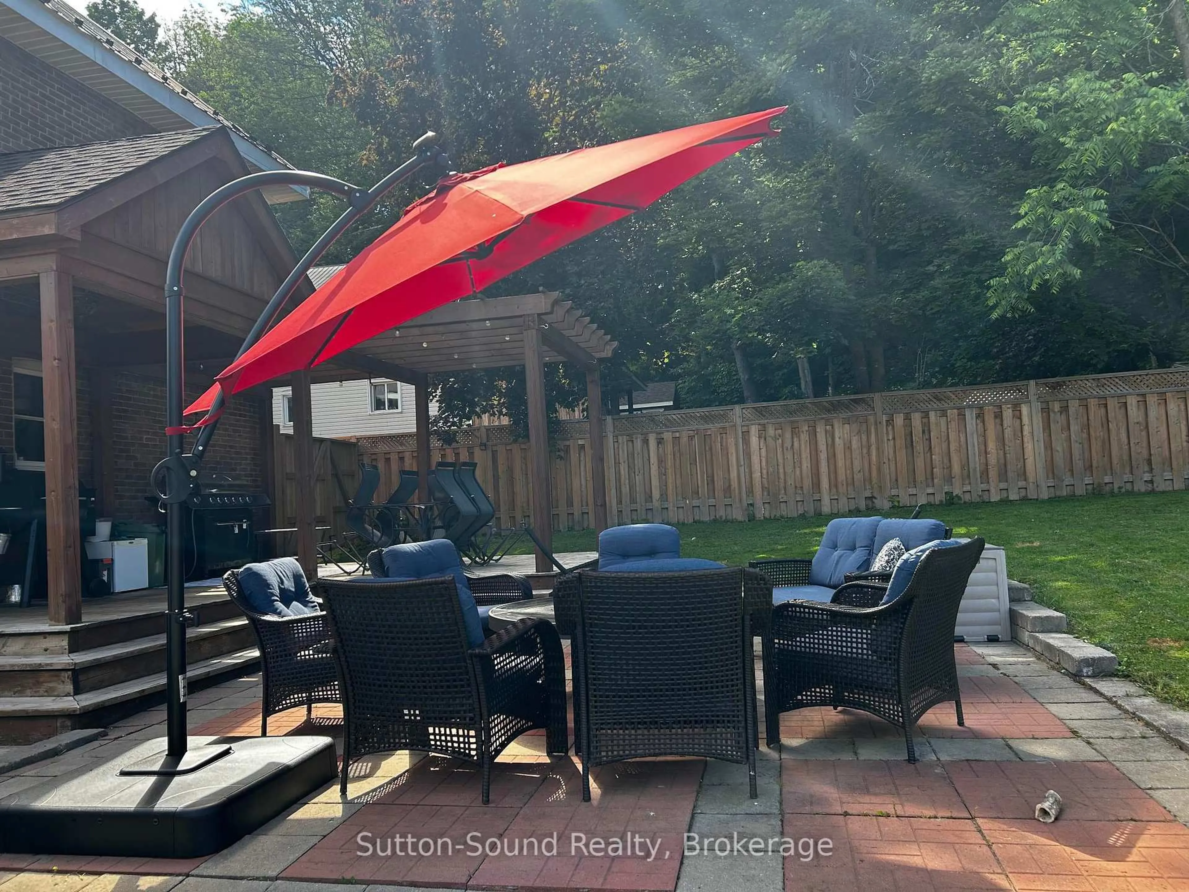Patio, street for 534 17th St, Owen Sound Ontario N4K 4B7