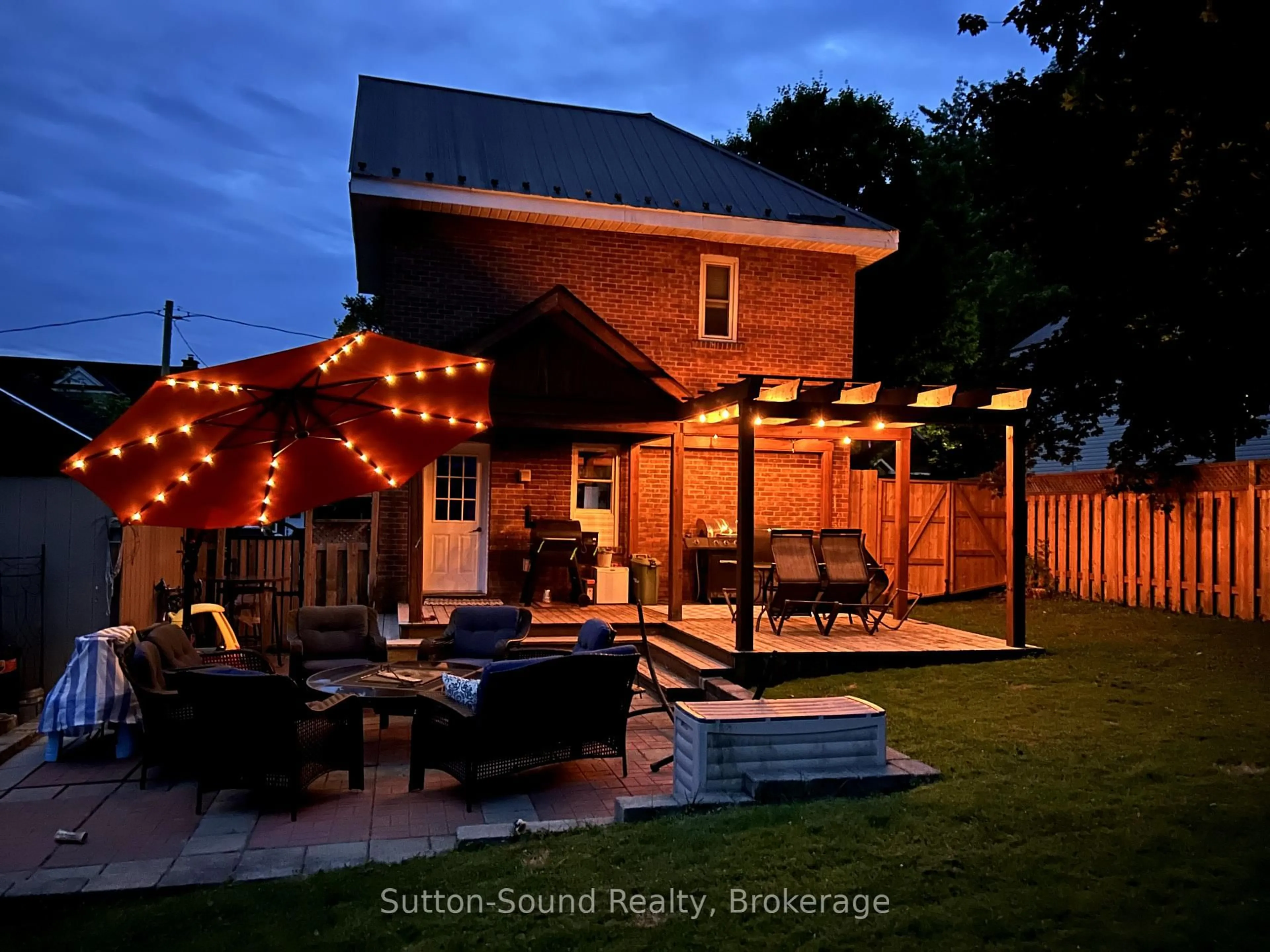 Patio, street for 534 17th St, Owen Sound Ontario N4K 4B7