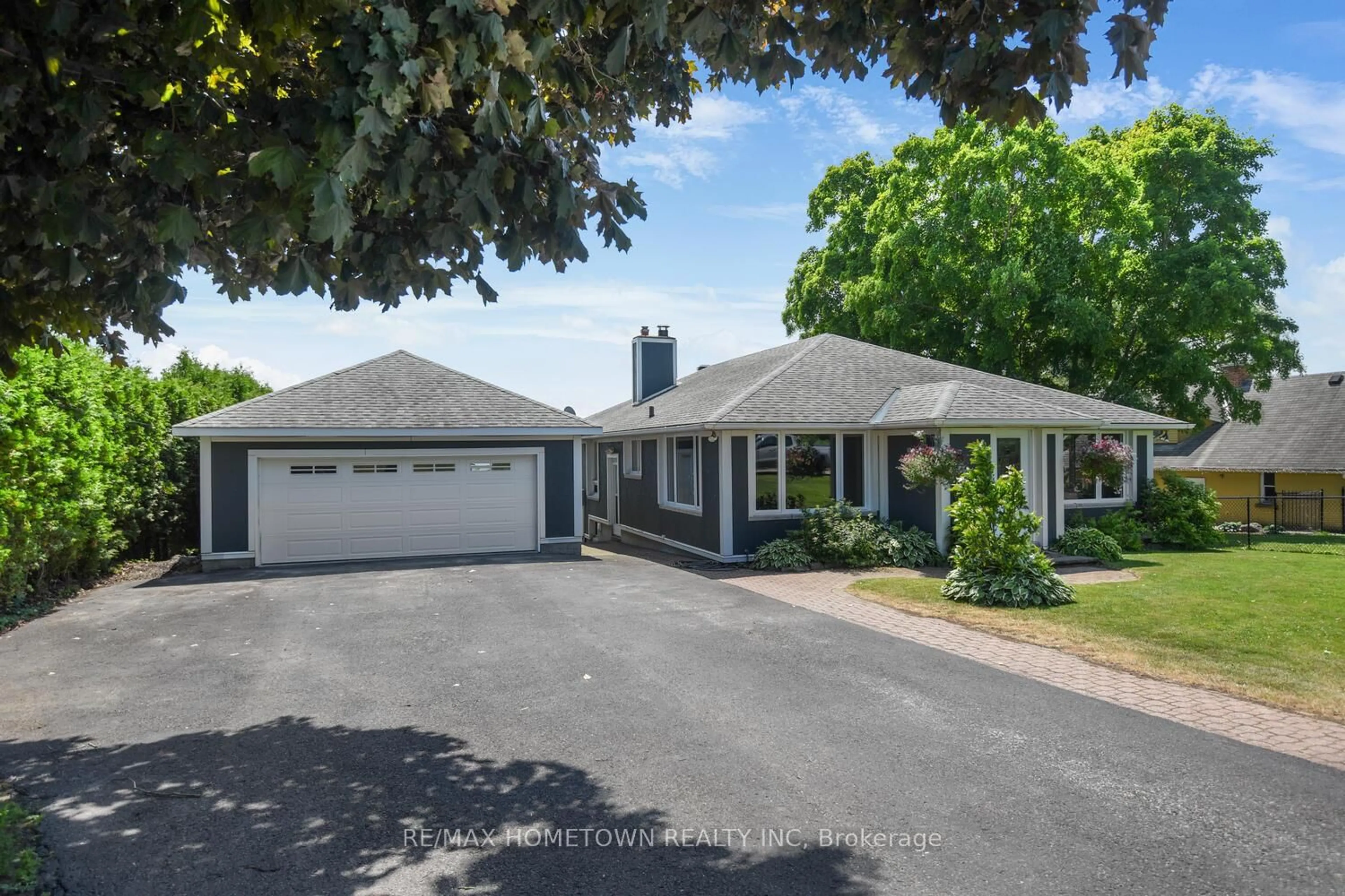 A pic from outside/outdoor area/front of a property/back of a property/a pic from drone, street for 1643 County Road 2 Rd, Augusta Ontario K0E 1T0