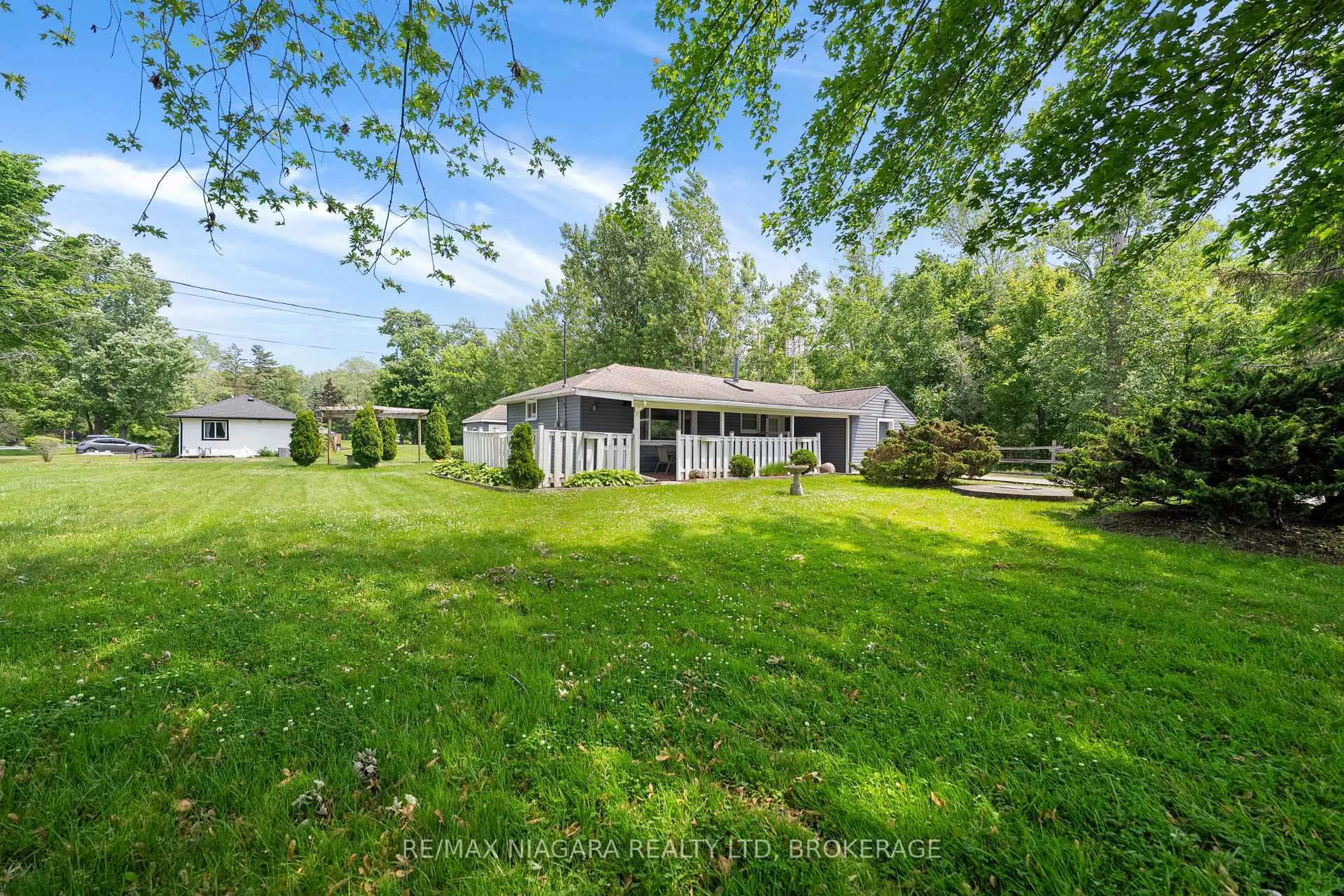 A pic from outside/outdoor area/front of a property/back of a property/a pic from drone, water/lake/river/ocean view for 527 Pinecrest Rd, Port Colborne Ontario L3K 5V3