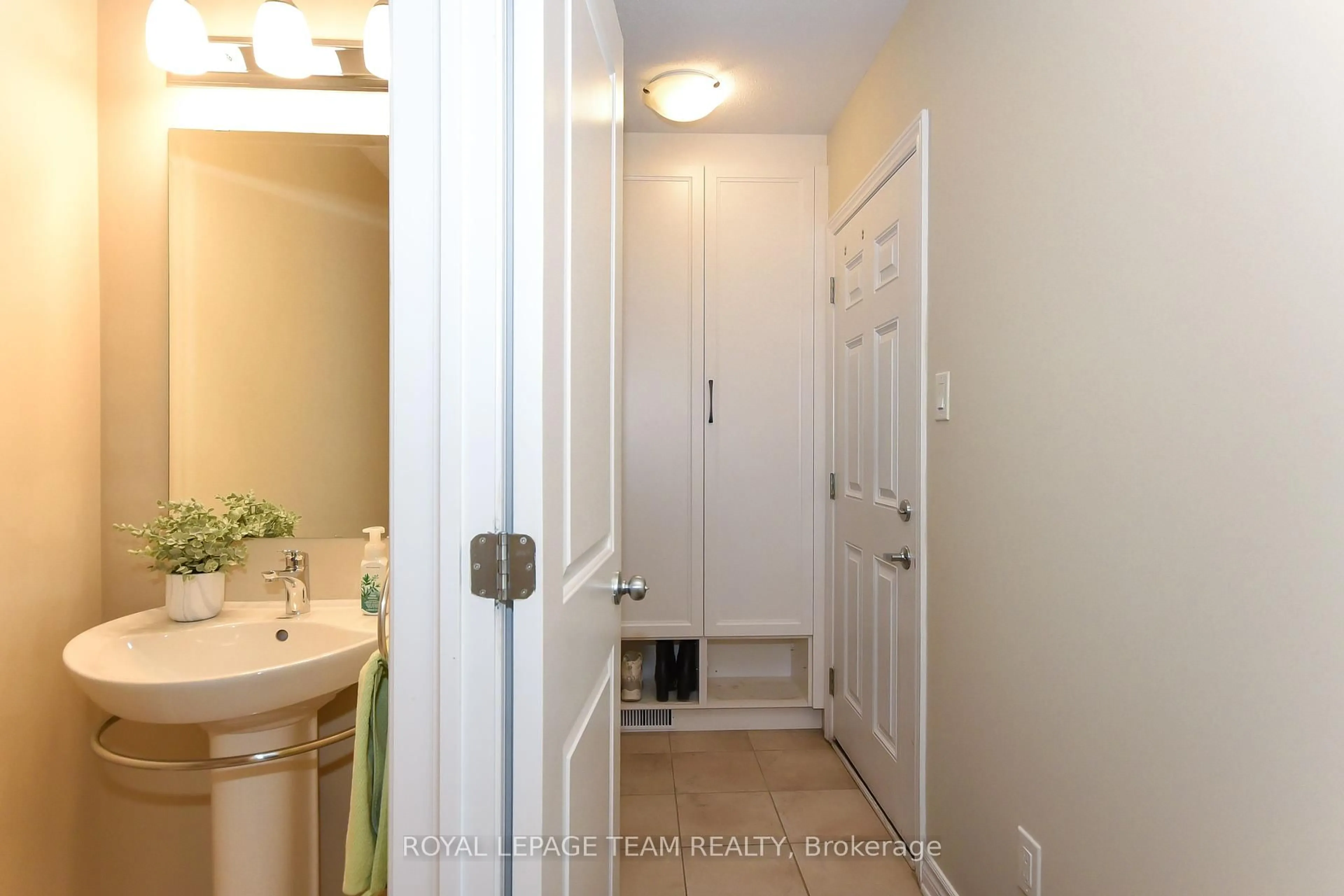Unknown for 3519 Woodroffe Ave, Ottawa Ontario K2G 7A7