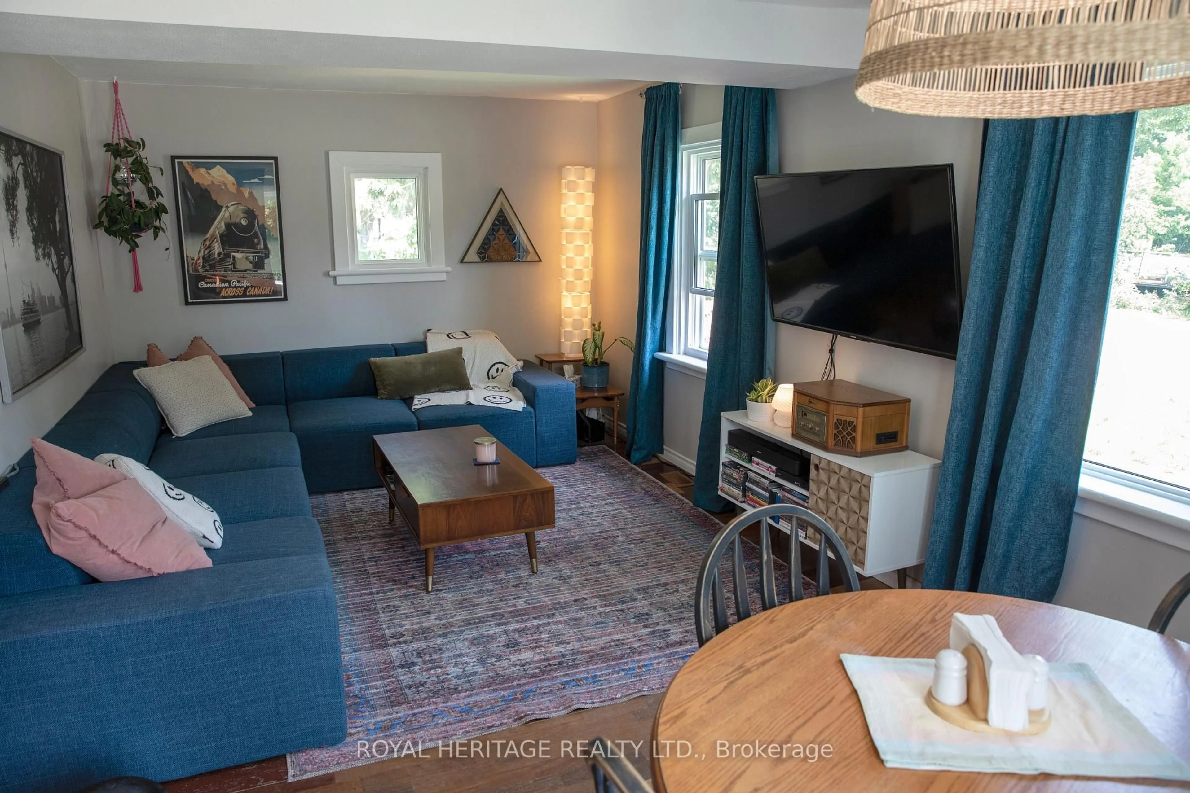 Living room with furniture, unknown for 17011 Simcoe St, Kawartha Lakes Ontario K0M 2J0