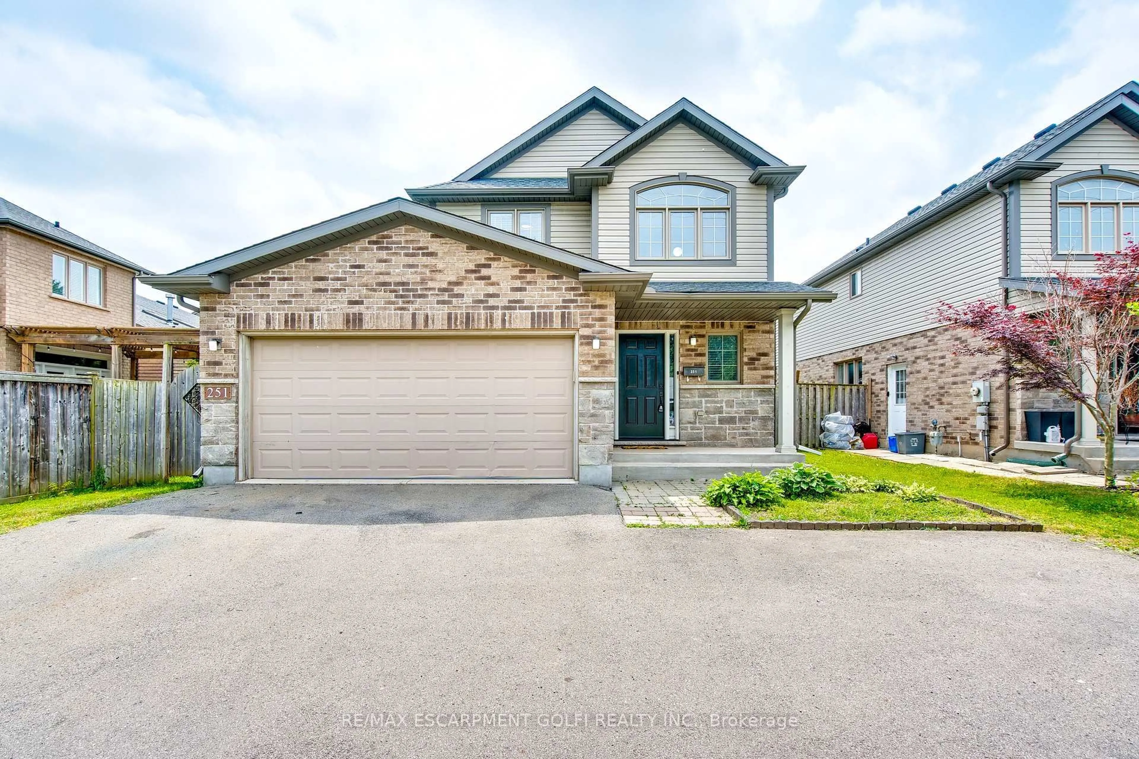 Home with brick exterior material, street for 251 Pelham Rd, St. Catharines Ontario L2S 3A9