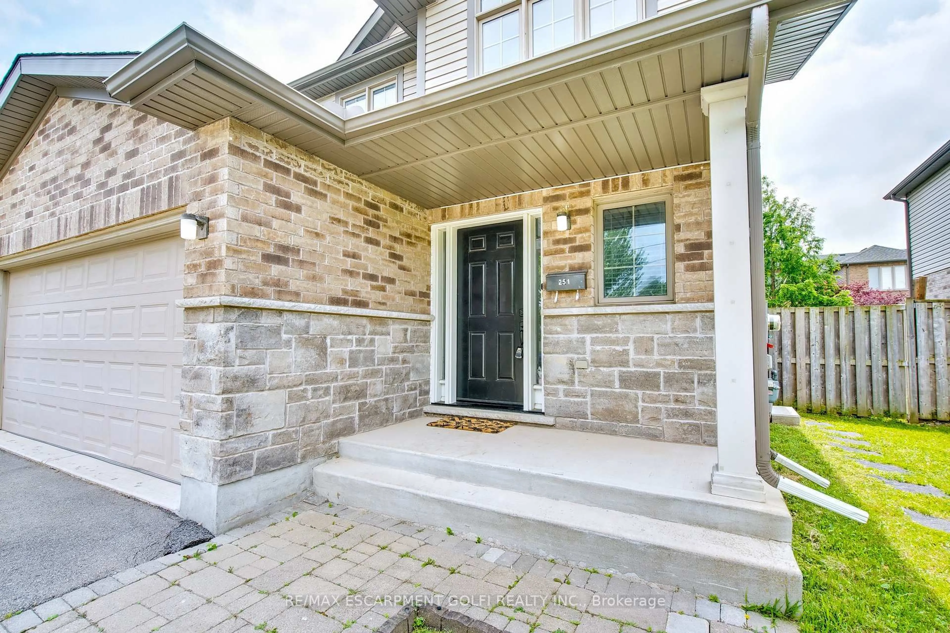 Home with brick exterior material, street for 251 Pelham Rd, St. Catharines Ontario L2S 3A9
