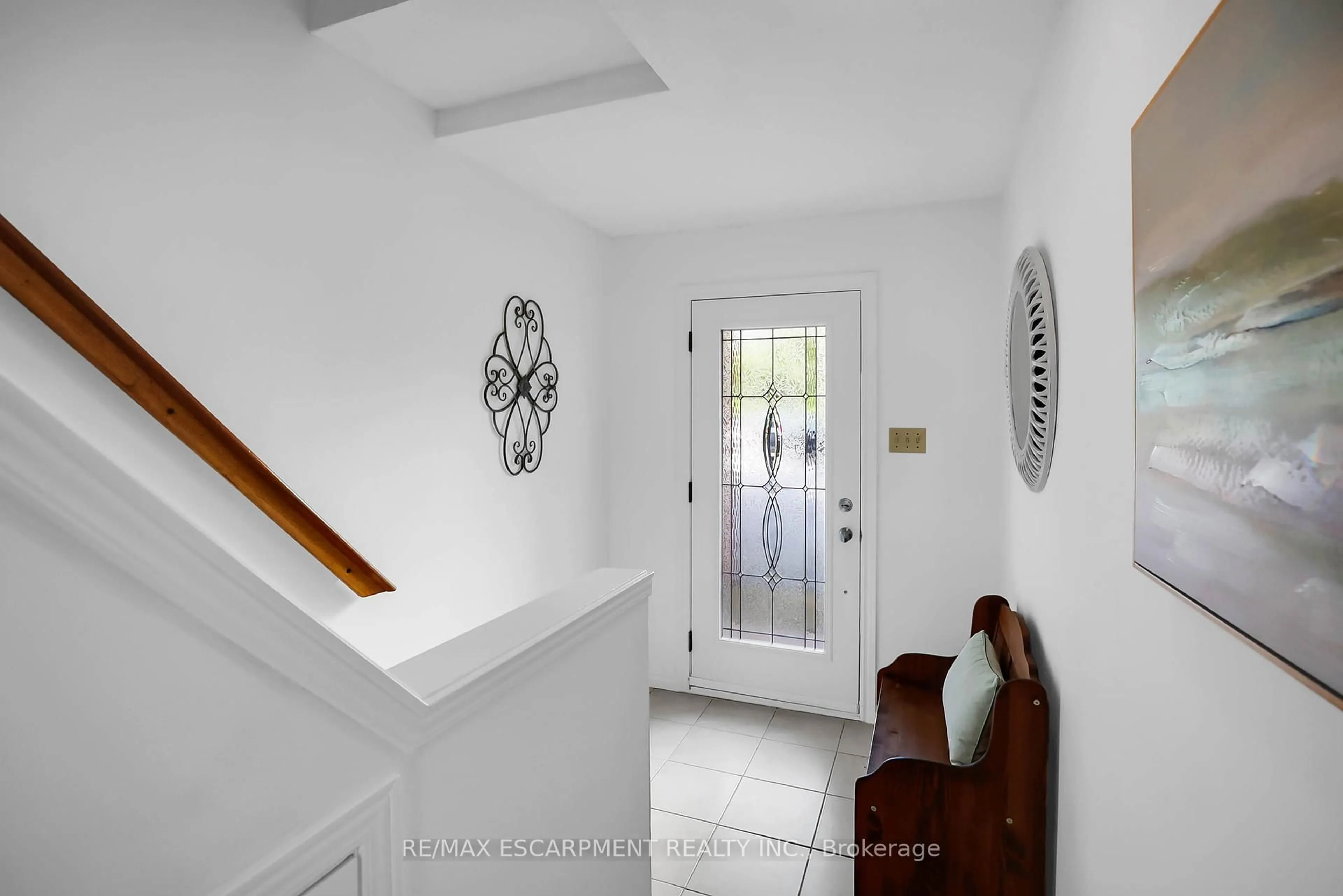 Indoor entryway for 130 Livingston Ave #15, Grimsby Ontario L3M 4W5