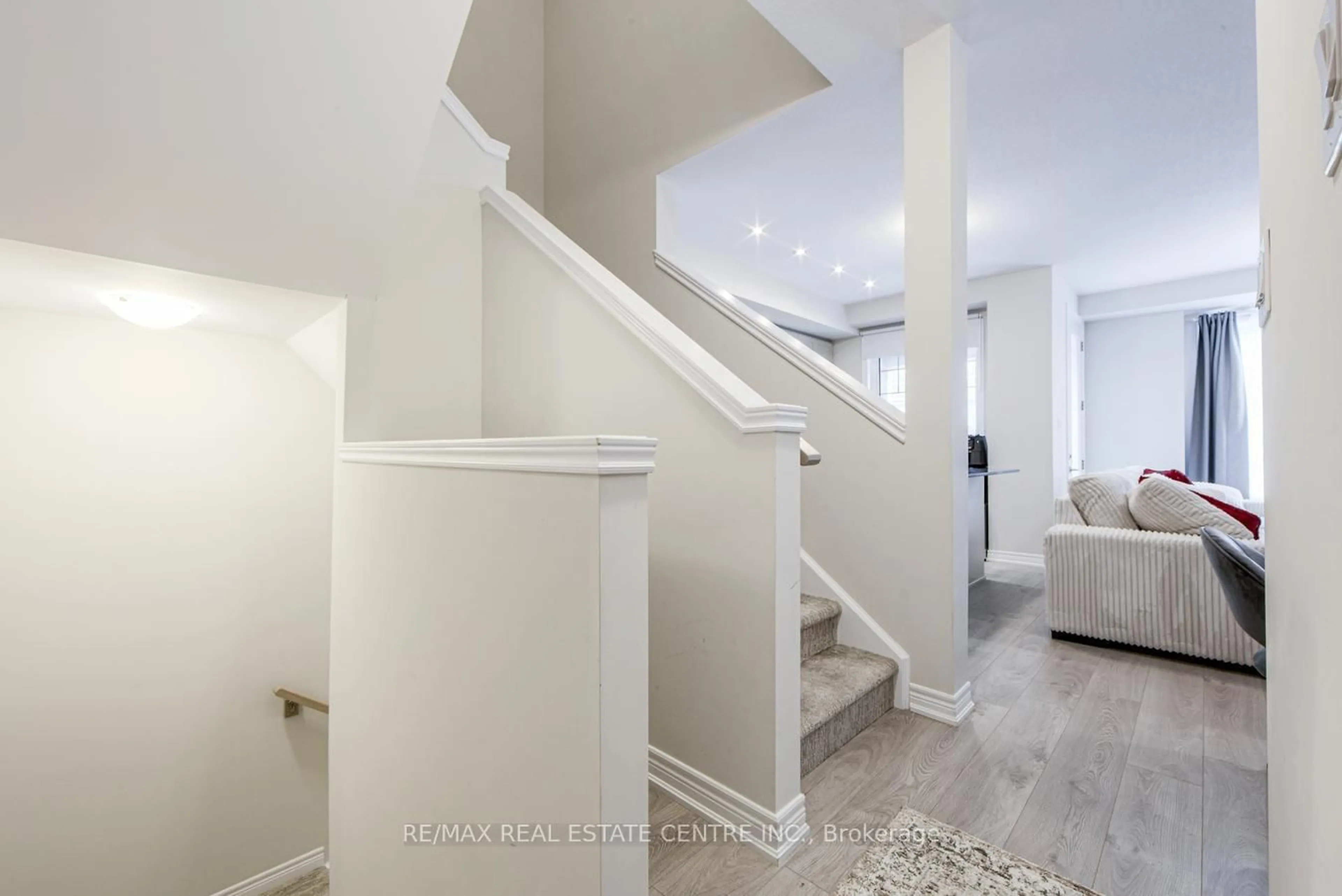 Stairs for 10 Birmingham Dr #128, Cambridge Ontario N1R 0C6