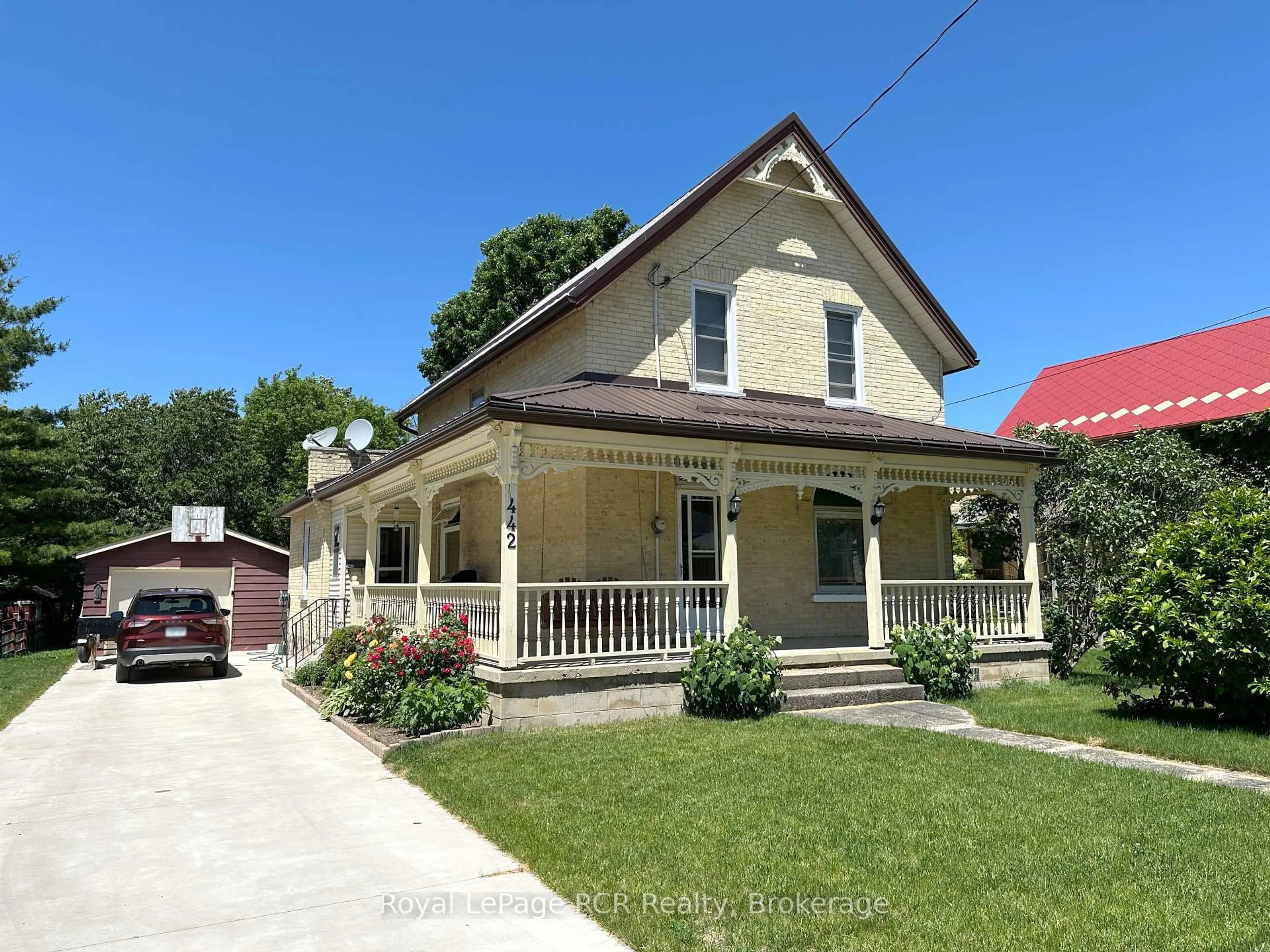 Home with vinyl exterior material, street for 442 11th St, Hanover Ontario N4N 1S7