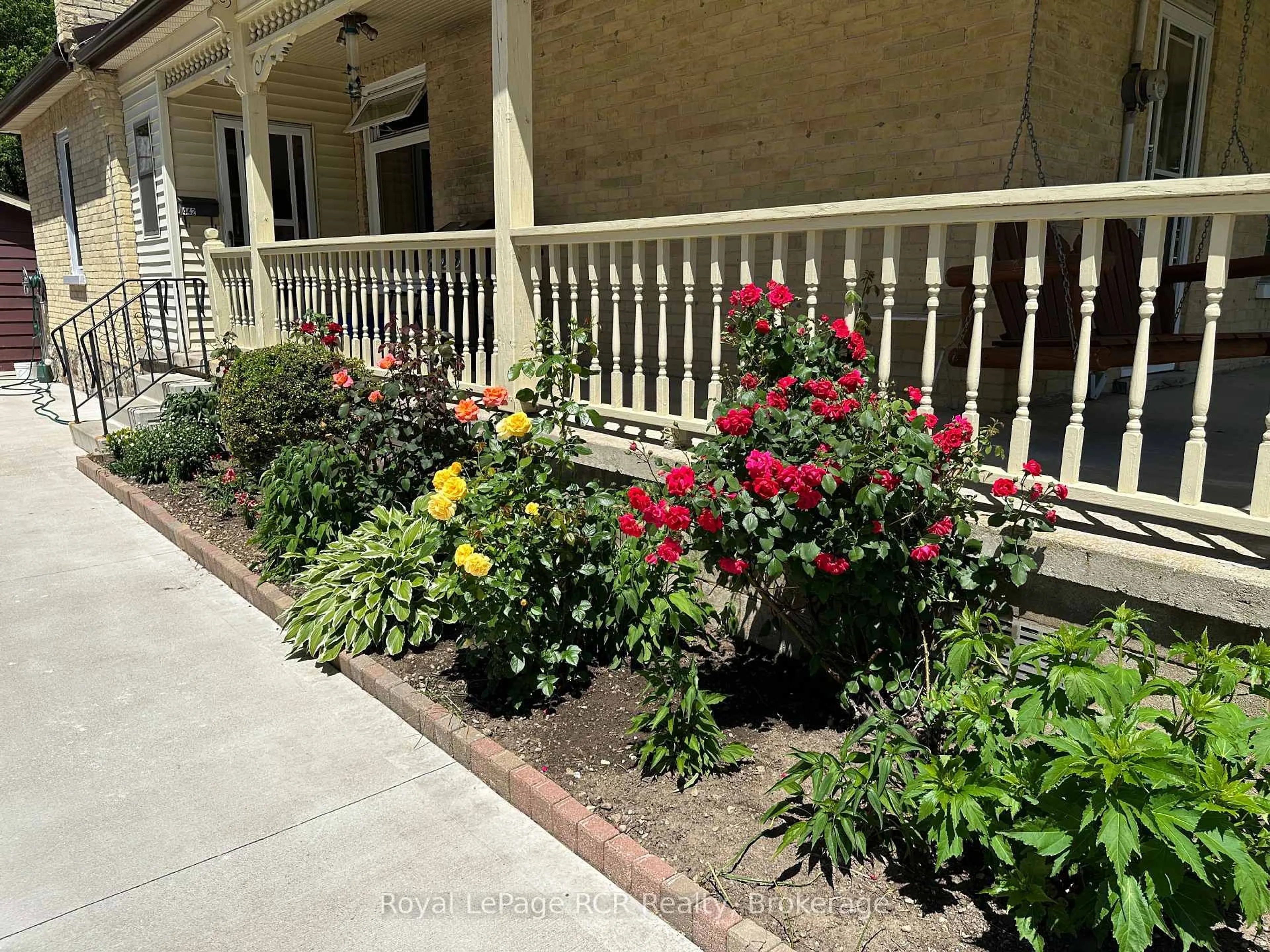 Patio, street for 442 11th St, Hanover Ontario N4N 1S7