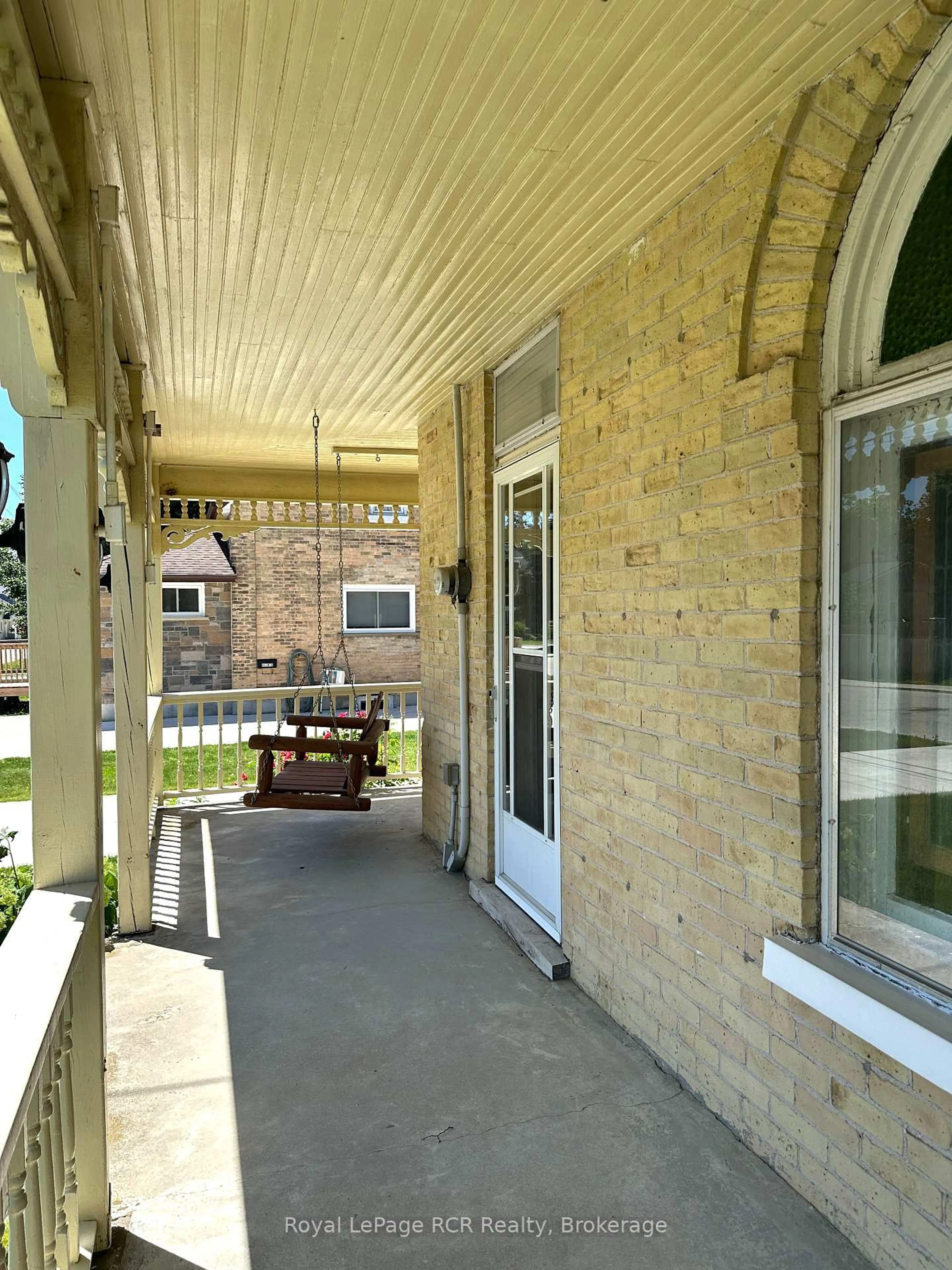 Patio, street for 442 11th St, Hanover Ontario N4N 1S7