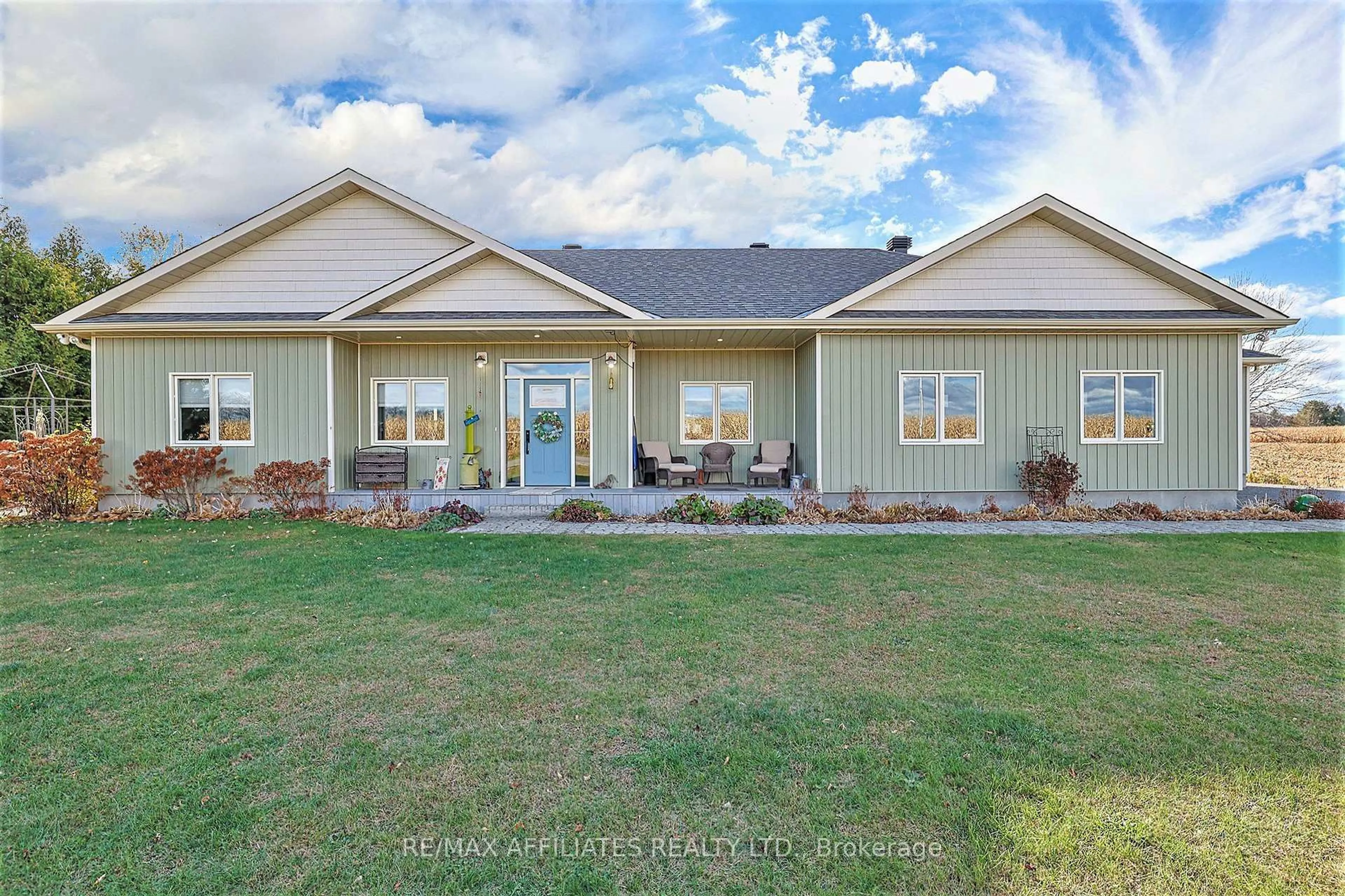 Home with vinyl exterior material, building for 100 SUMMERS Rd, Rideau Lakes Ontario K0G 1E0