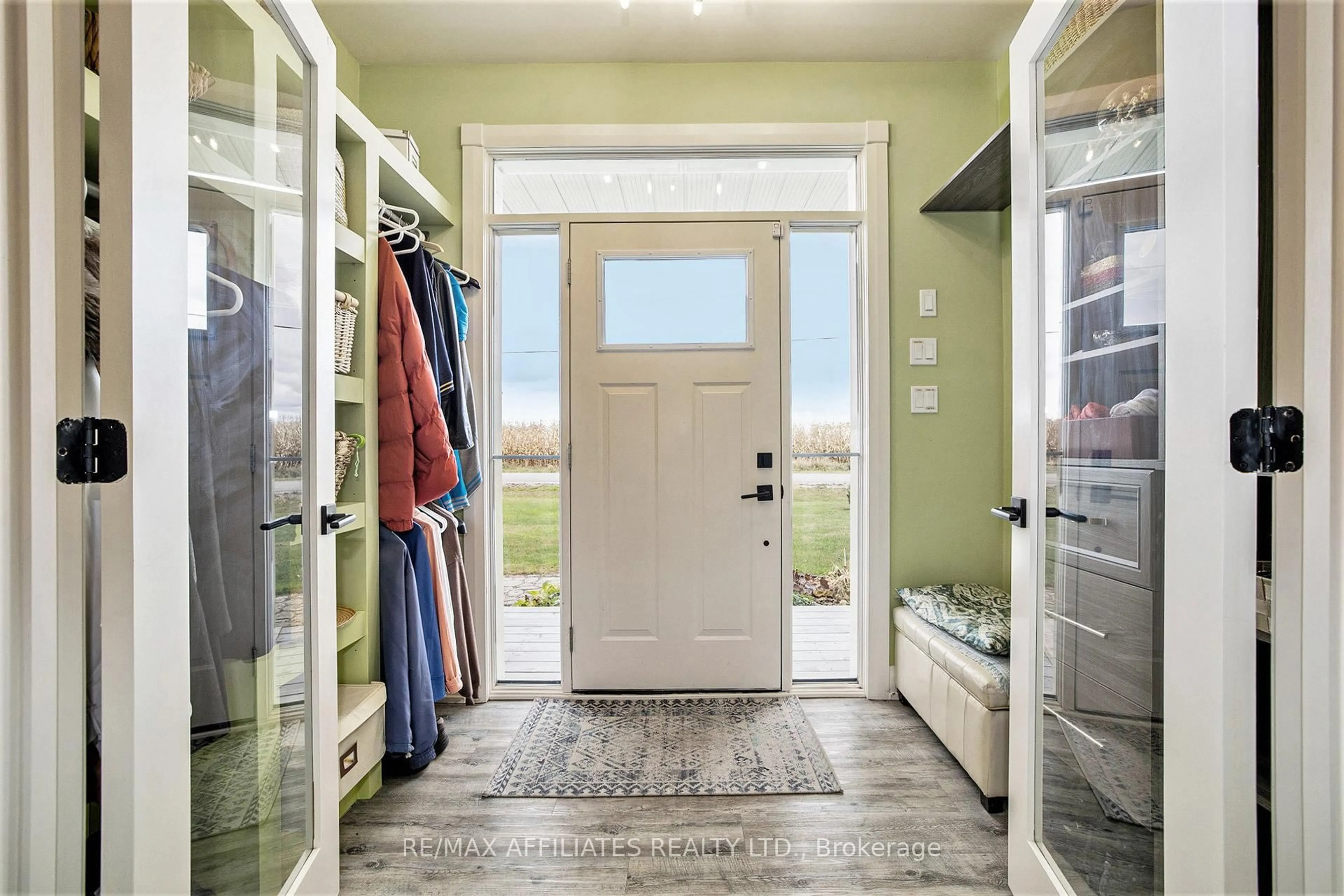 Indoor entryway for 100 SUMMERS Rd, Rideau Lakes Ontario K0G 1E0