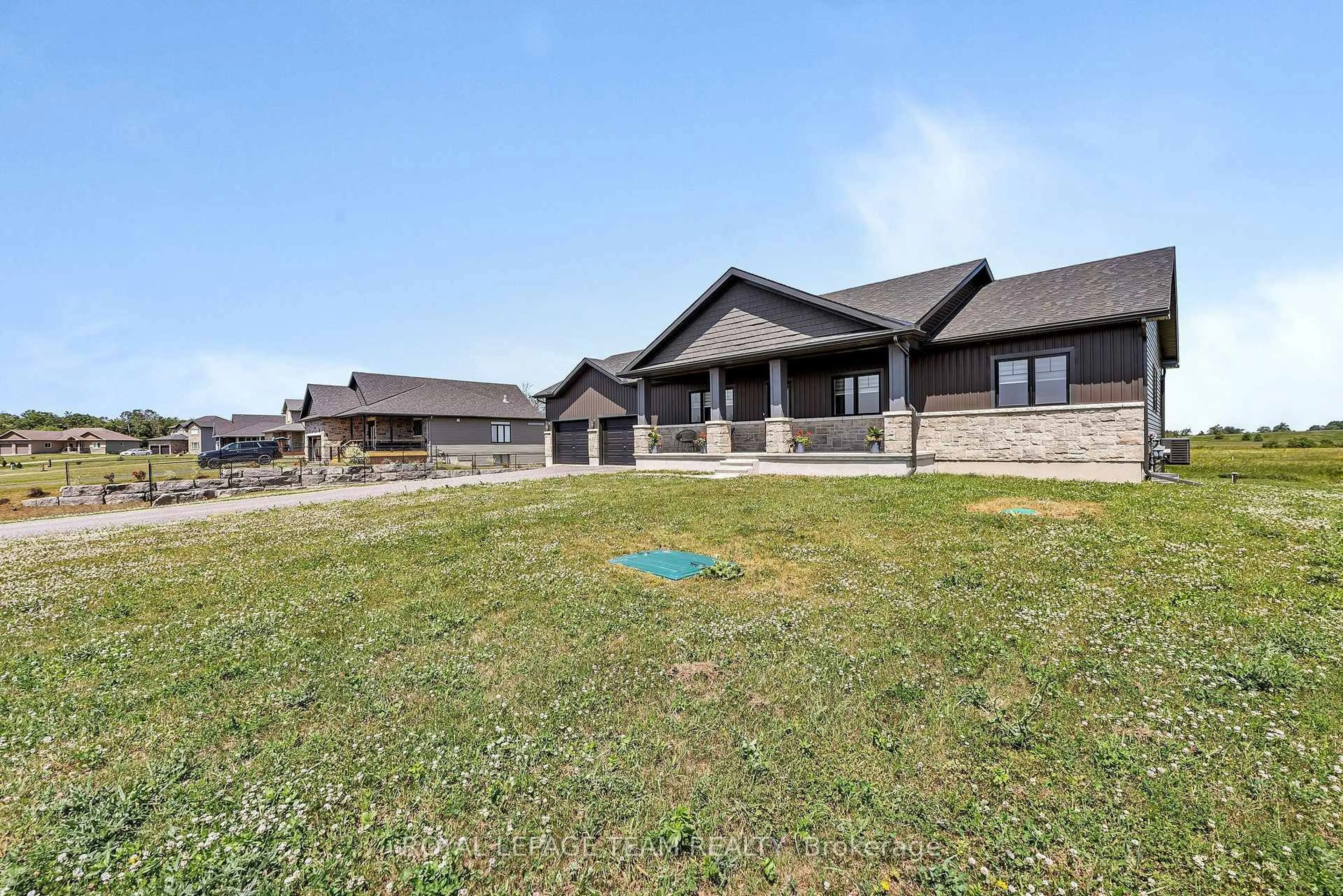 A pic from outside/outdoor area/front of a property/back of a property/a pic from drone, building for 17 Isobel McEwan St, Arnprior Ontario K7S 3G8