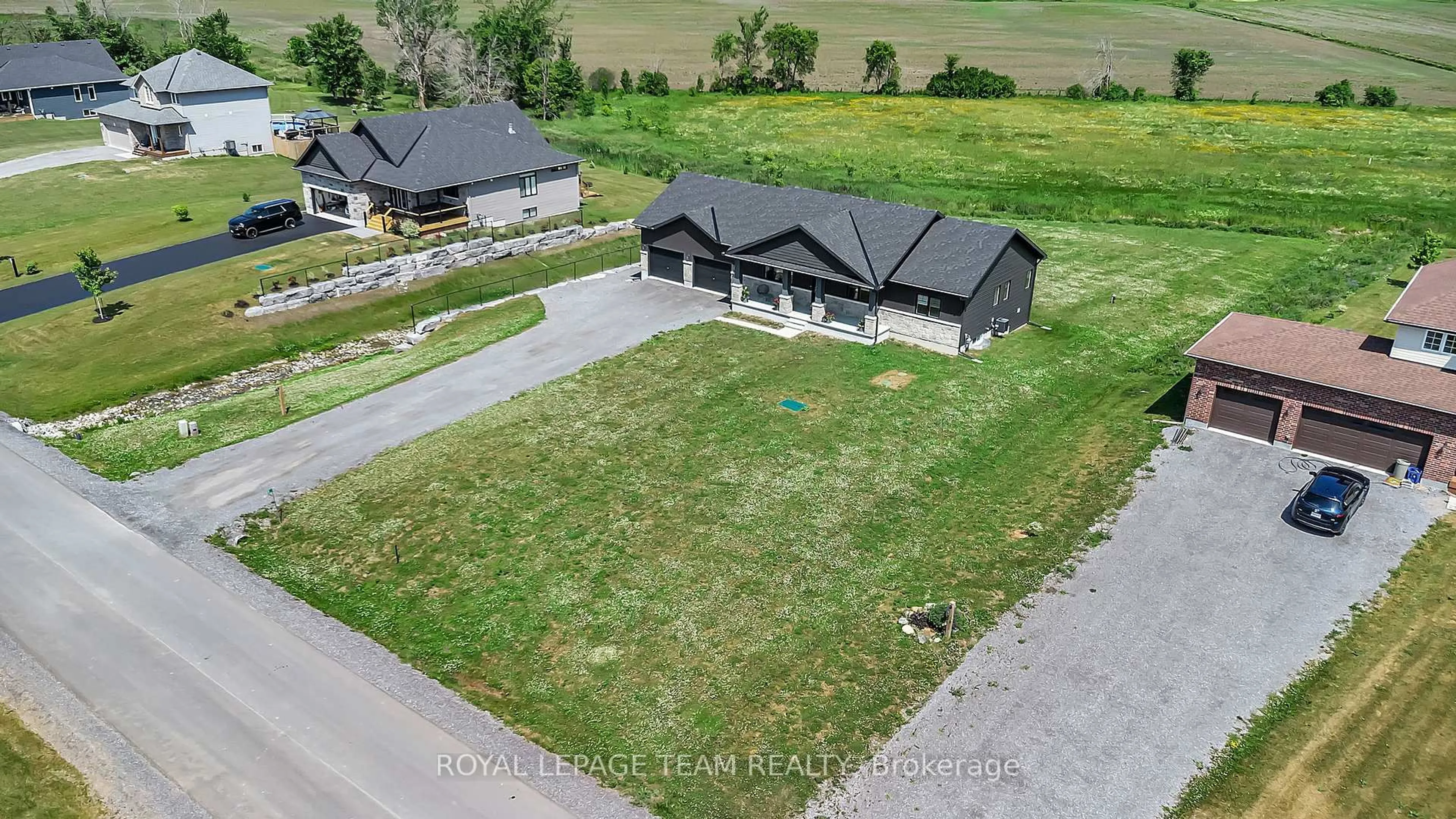 A pic from outside/outdoor area/front of a property/back of a property/a pic from drone, unknown for 17 Isobel McEwan St, Arnprior Ontario K7S 3G8