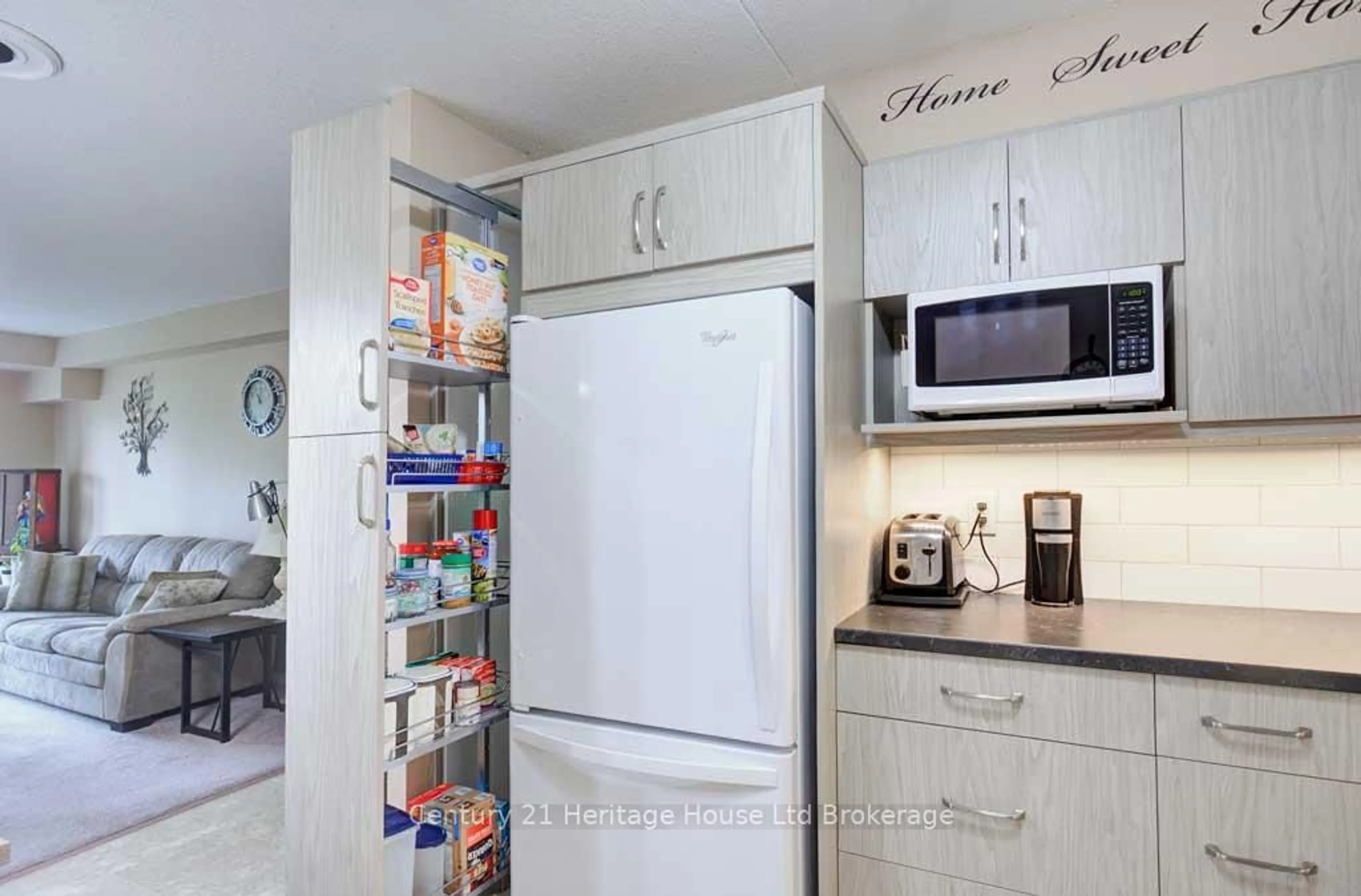 Standard kitchen, ceramic/tile floor for 163 Ferguson Dr #112, Woodstock Ontario N4V 1A6