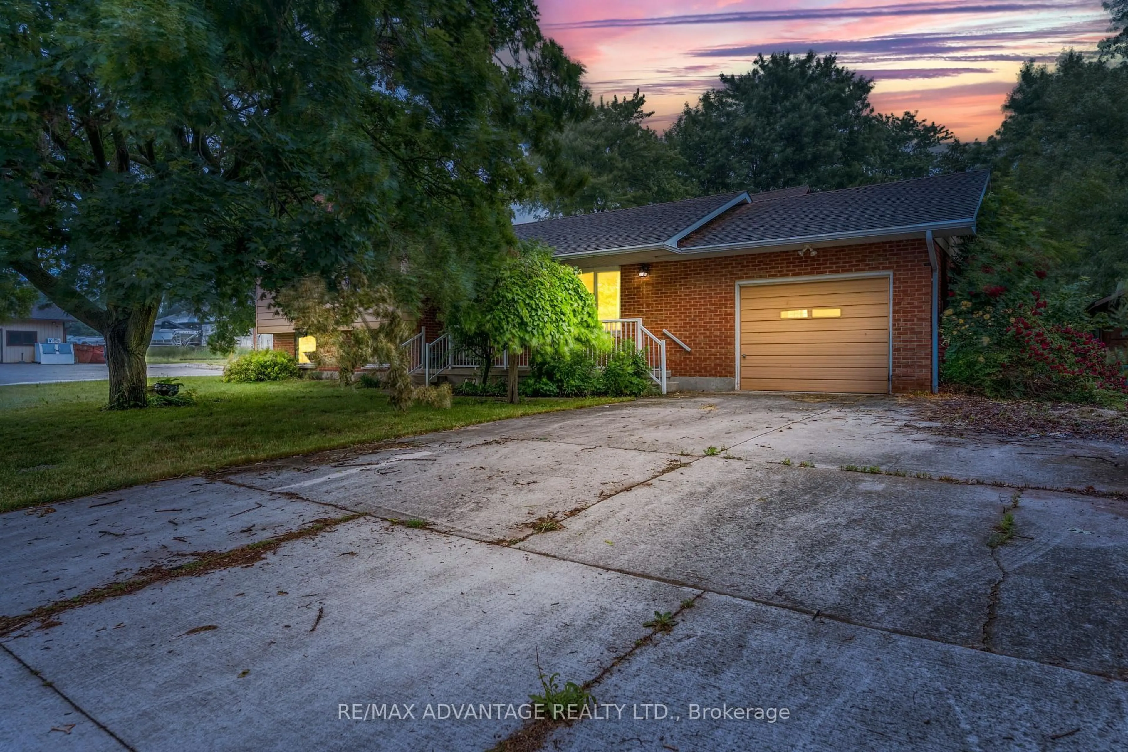 A pic from outside/outdoor area/front of a property/back of a property/a pic from drone, street for 383 West St, Warwick Ontario N0M 2S0