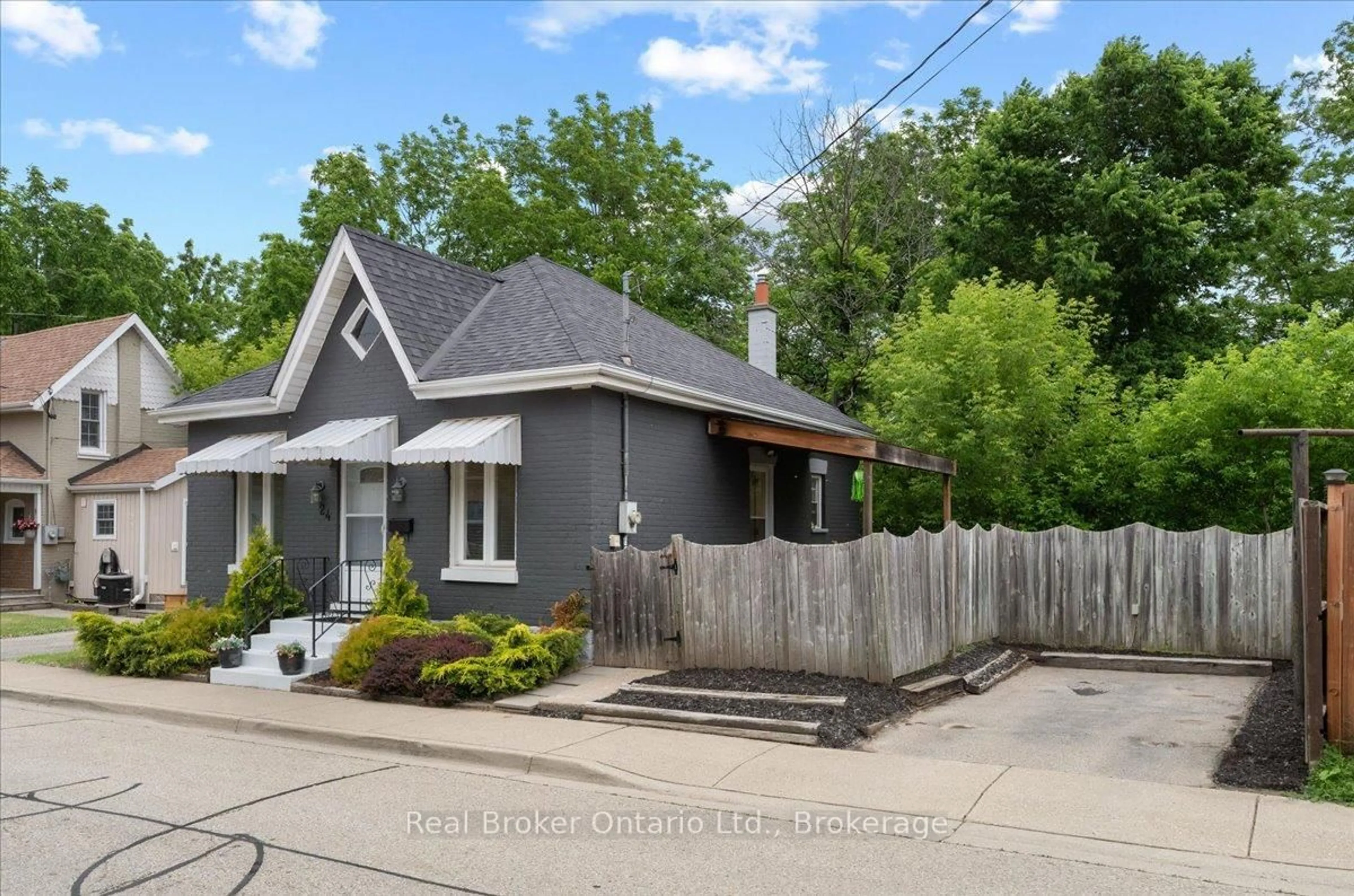 Unknown for 24 Rose Ave, Brant Ontario N3S 2L9