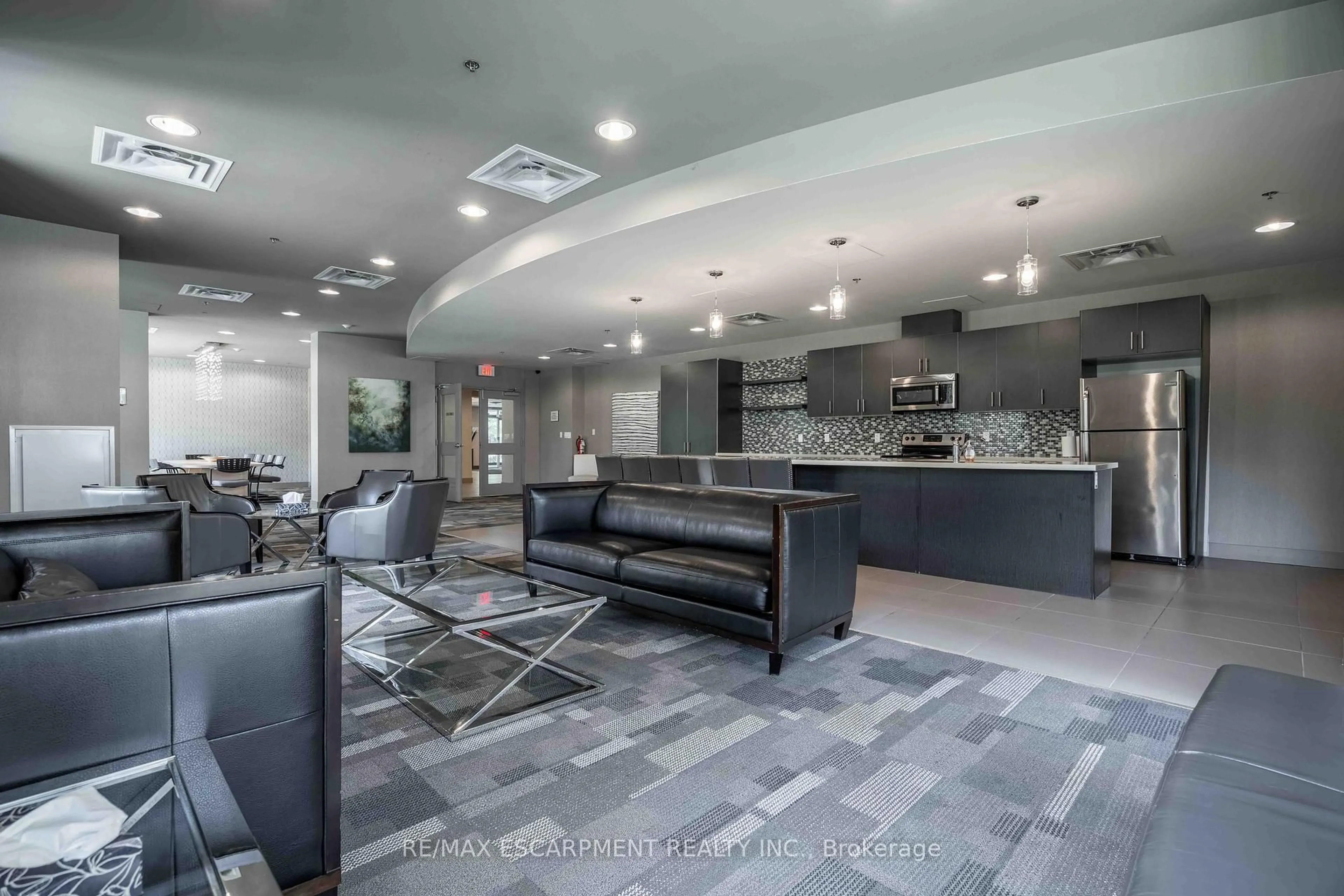 Open concept kitchen, ceramic/tile floor for 90 CHARLTON Ave #409, Hamilton Ontario L8P 0B4