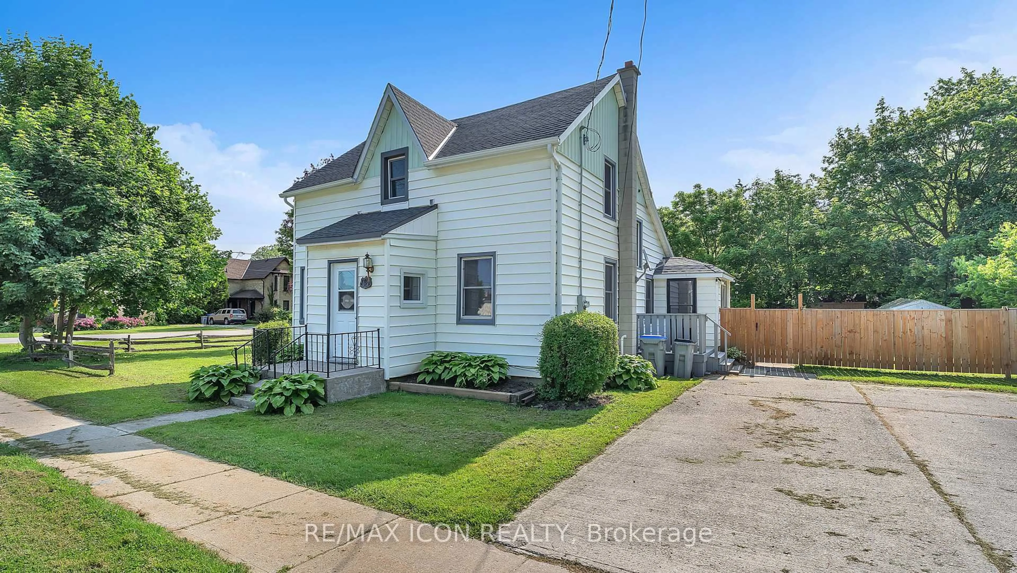 A pic from outside/outdoor area/front of a property/back of a property/a pic from drone, street for 184 Catherine St, North Middlesex Ontario N0M 2K0