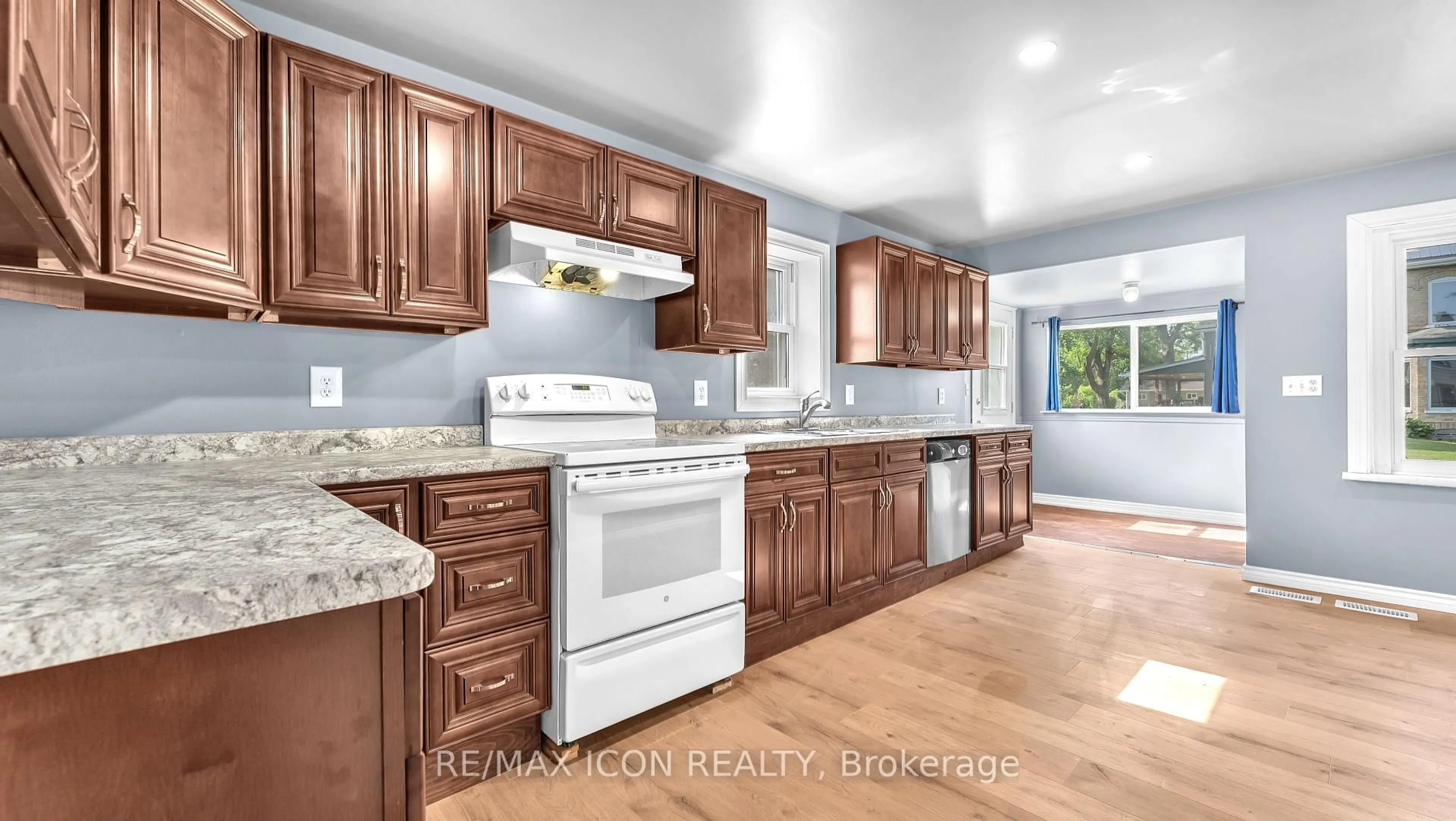 Open concept kitchen, unknown for 184 Catherine St, North Middlesex Ontario N0M 2K0