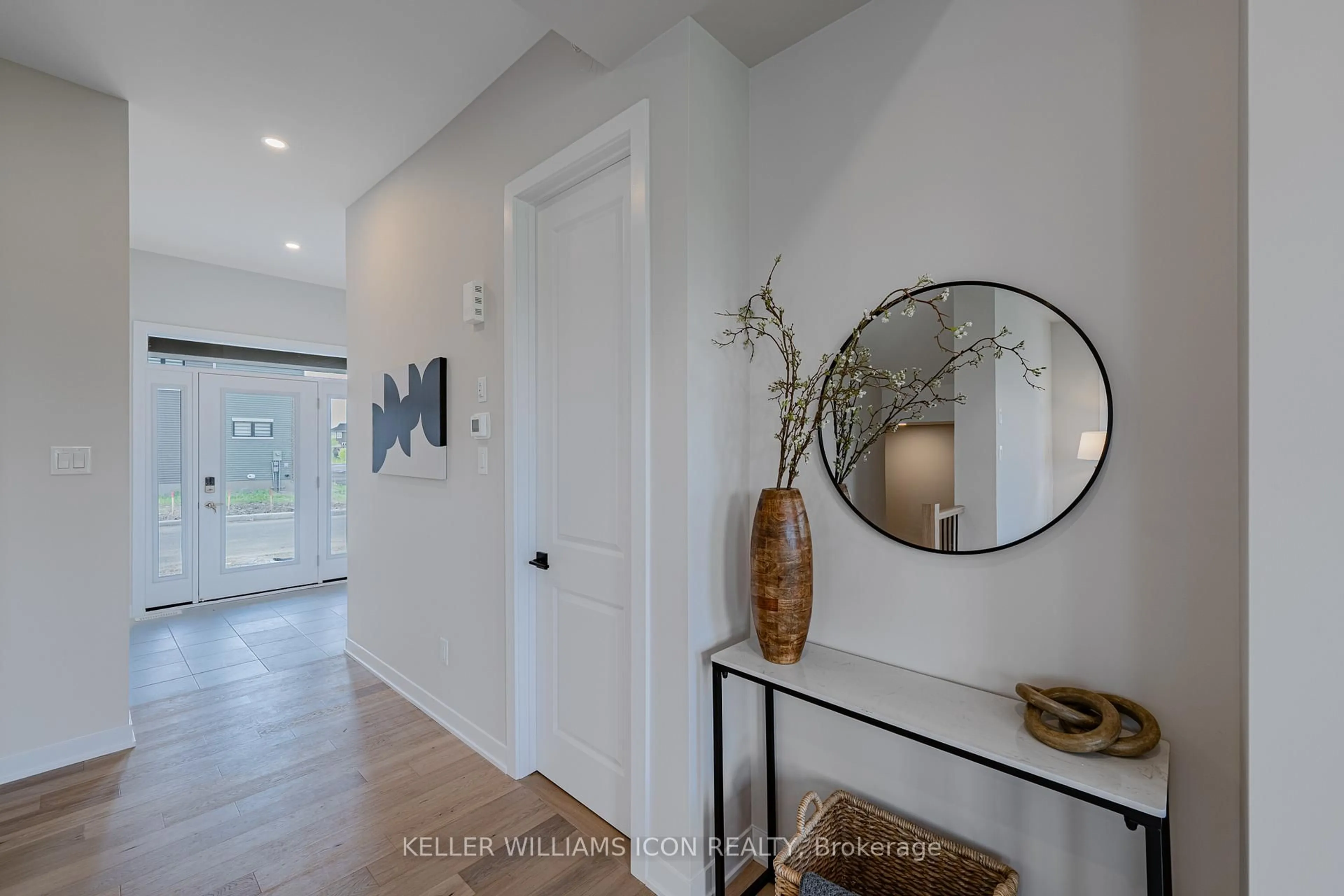 Indoor entryway for 521 ELATION Hts, Barrhaven Ontario K2J 7M7