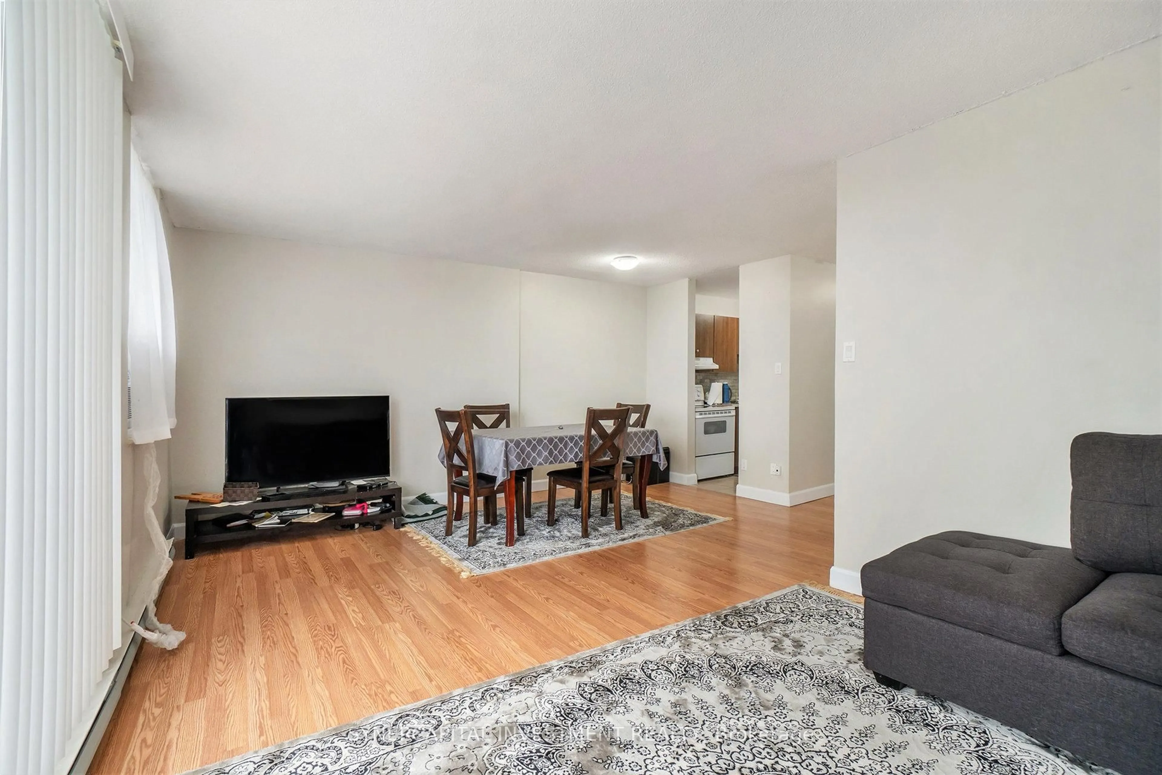 Living room with furniture, unknown for 2000 Jasmine Cres #615, Ottawa Ontario K1J 8K4