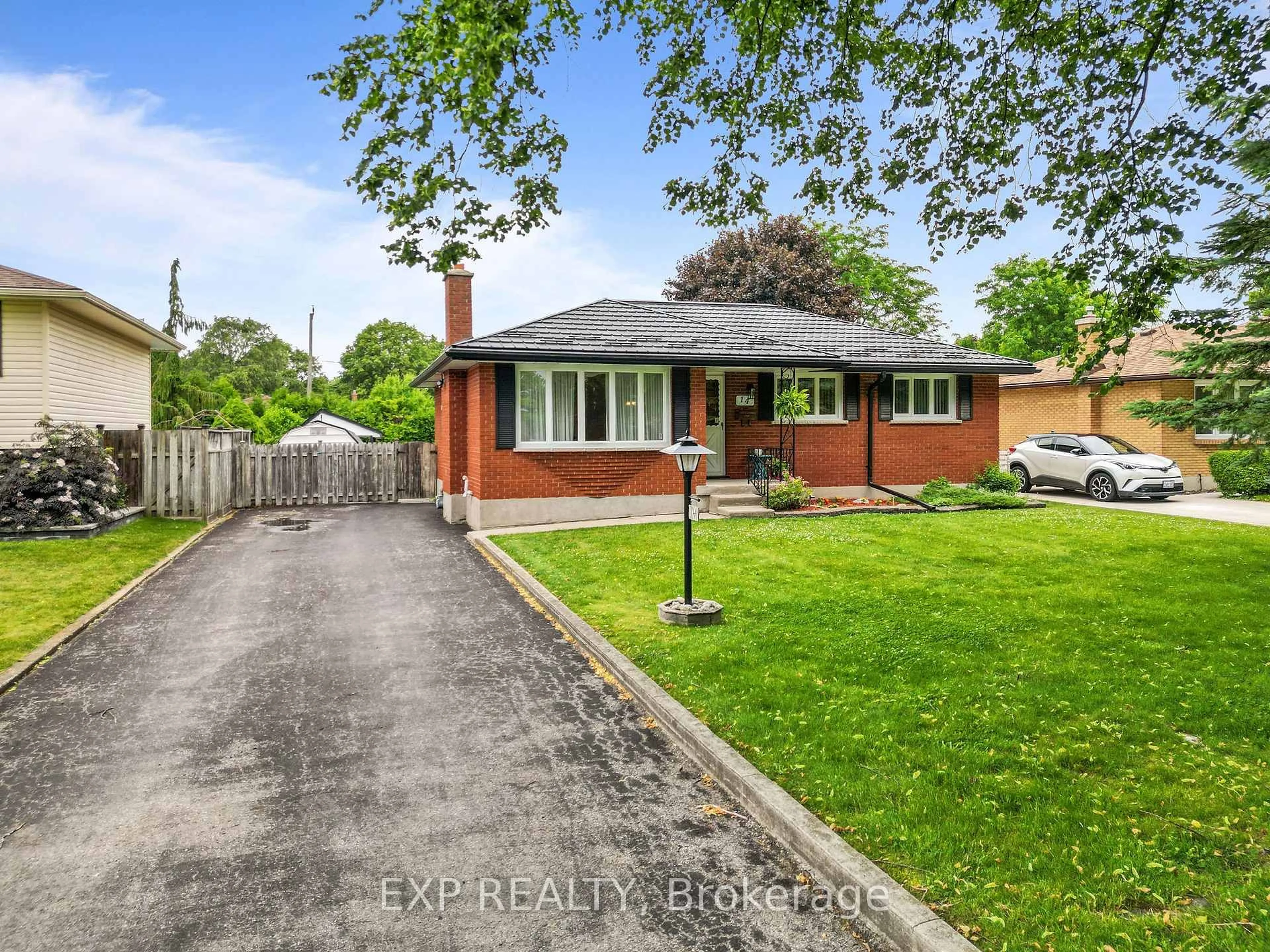 A pic from outside/outdoor area/front of a property/back of a property/a pic from drone, street for 14 Pickwick Cres, London East Ontario N5V 2P8