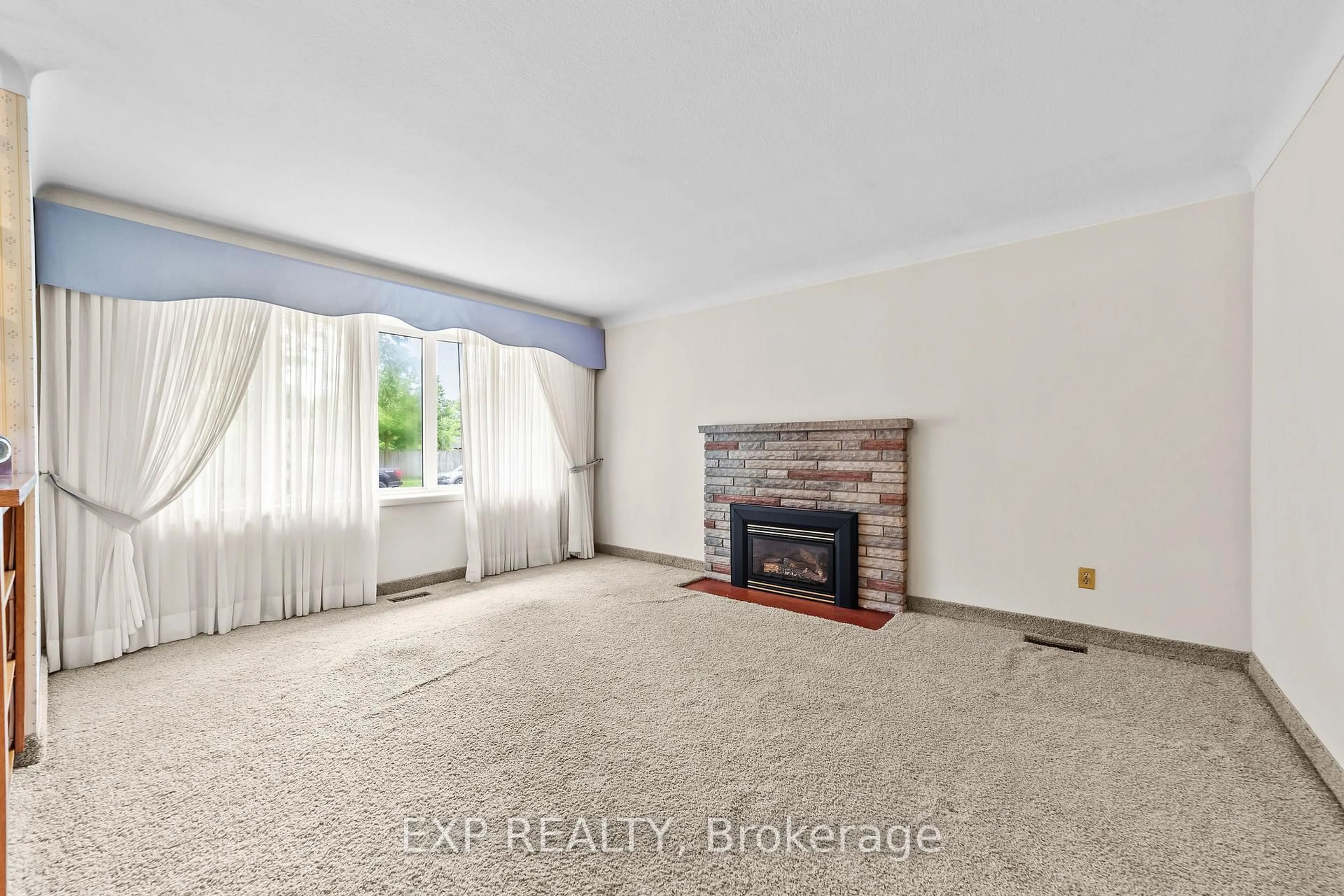 A pic of a room for 14 Pickwick Cres, London East Ontario N5V 2P8
