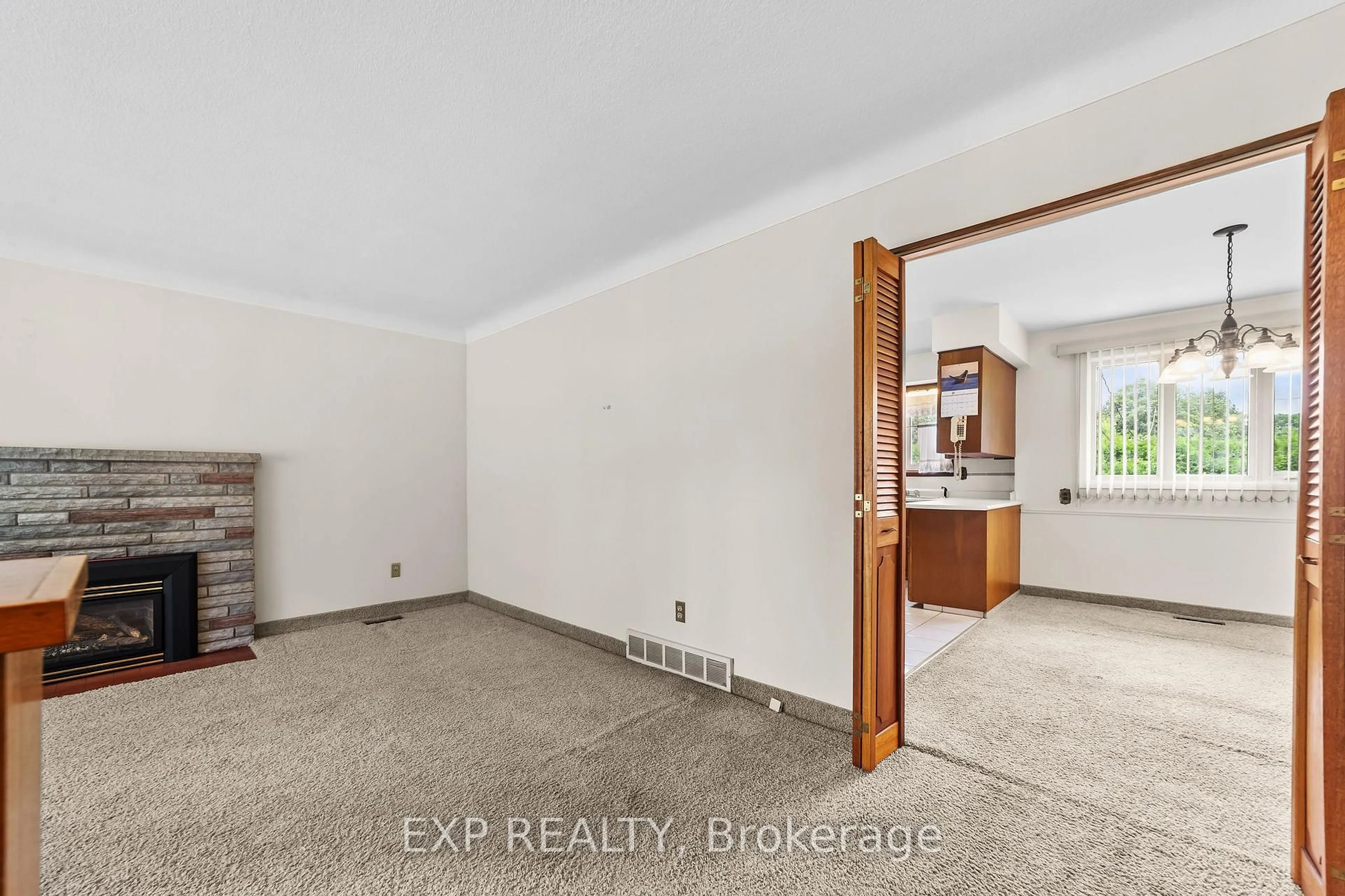 A pic of a room for 14 Pickwick Cres, London East Ontario N5V 2P8