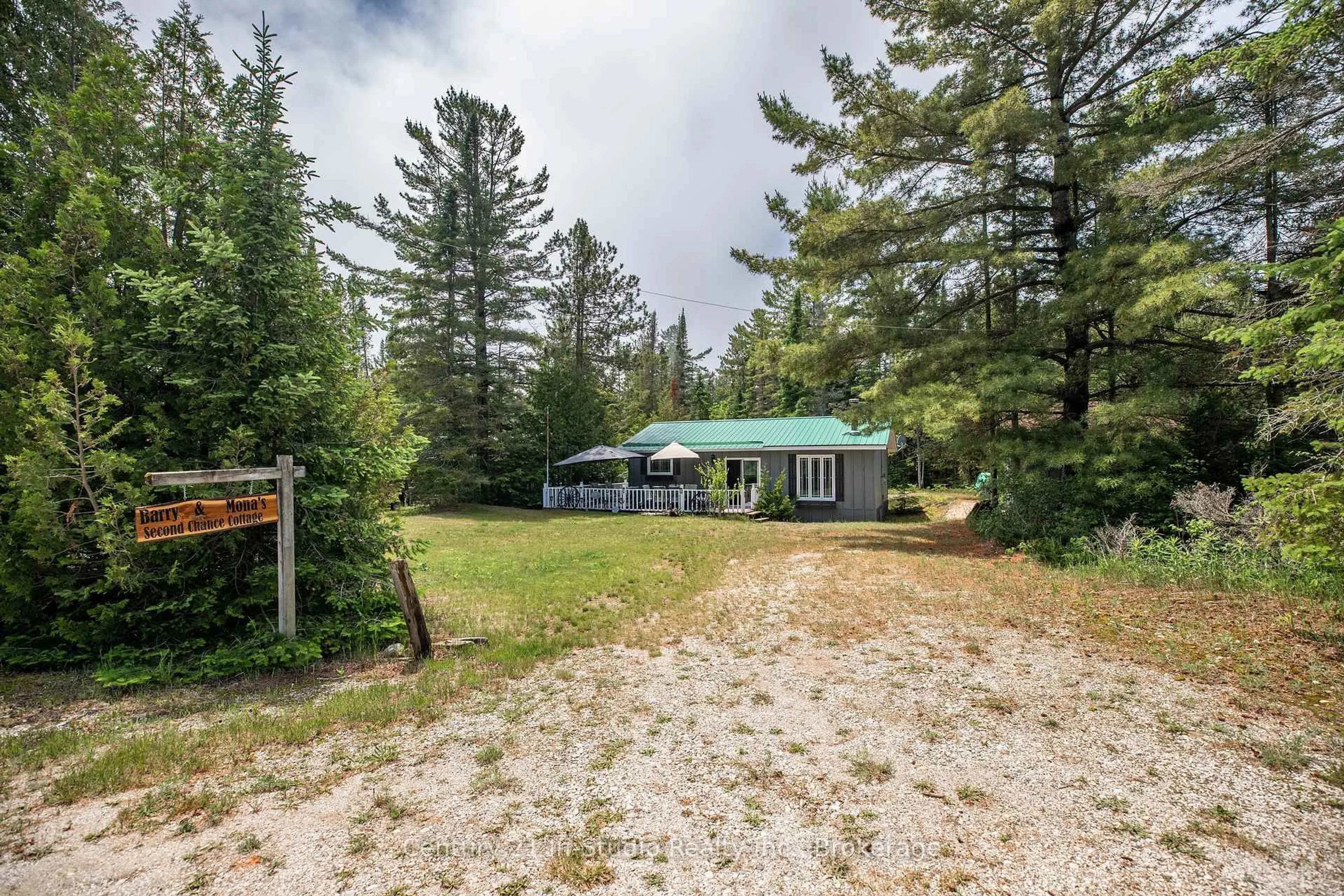 A pic from outside/outdoor area/front of a property/back of a property/a pic from drone, unknown for 8 Sog Je Wa Sa Dr, Native Leased Lands Ontario N0H 2G0