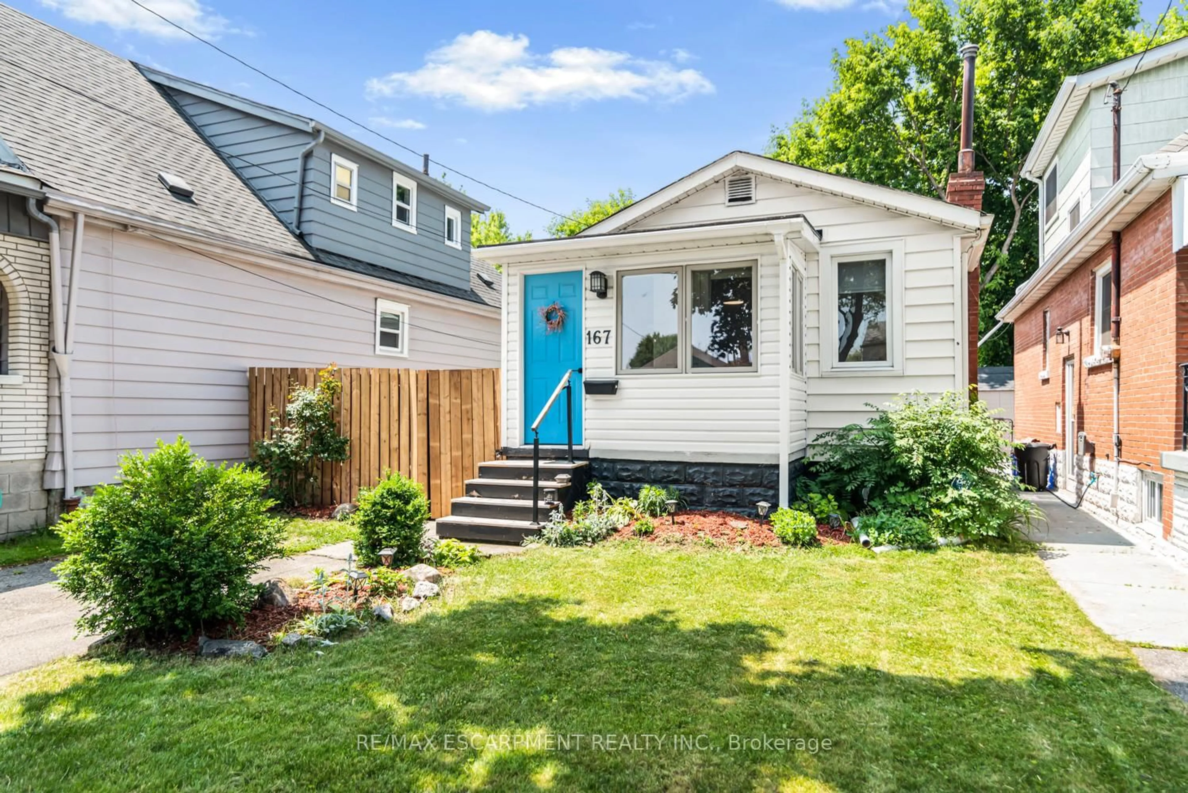 Home with vinyl exterior material, street for 167 TOLTON Ave, Hamilton Ontario L8H 5N9